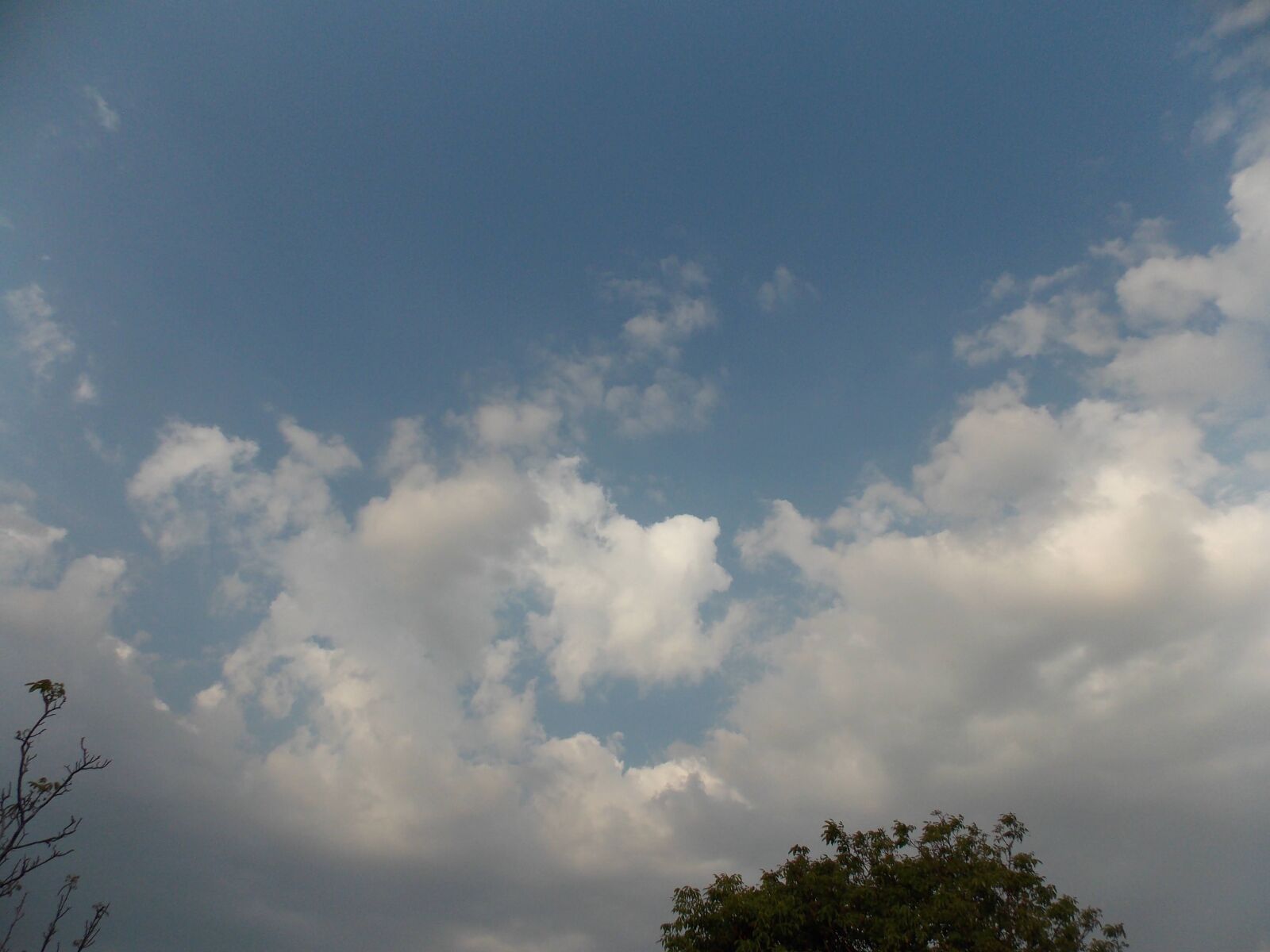 Nikon Coolpix L810 sample photo. Cielo, nubes, tranquilo photography