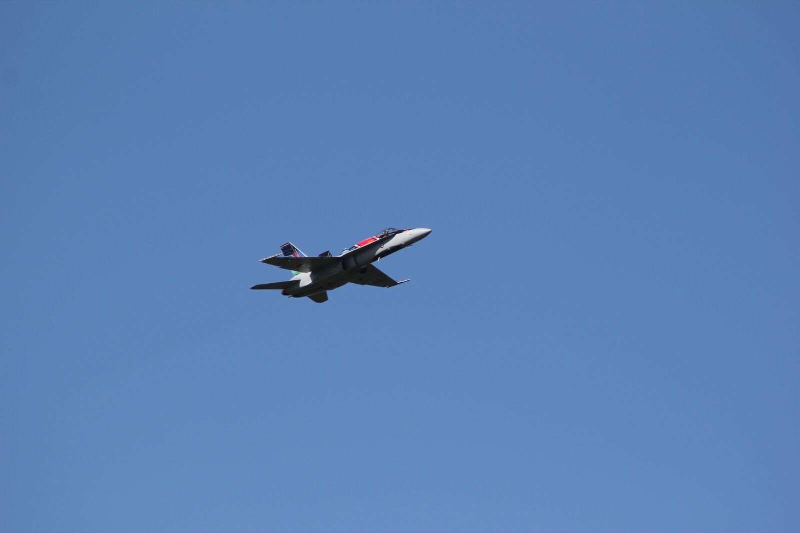 Canon EOS 550D (EOS Rebel T2i / EOS Kiss X4) sample photo. Aircraft, combat, war photography