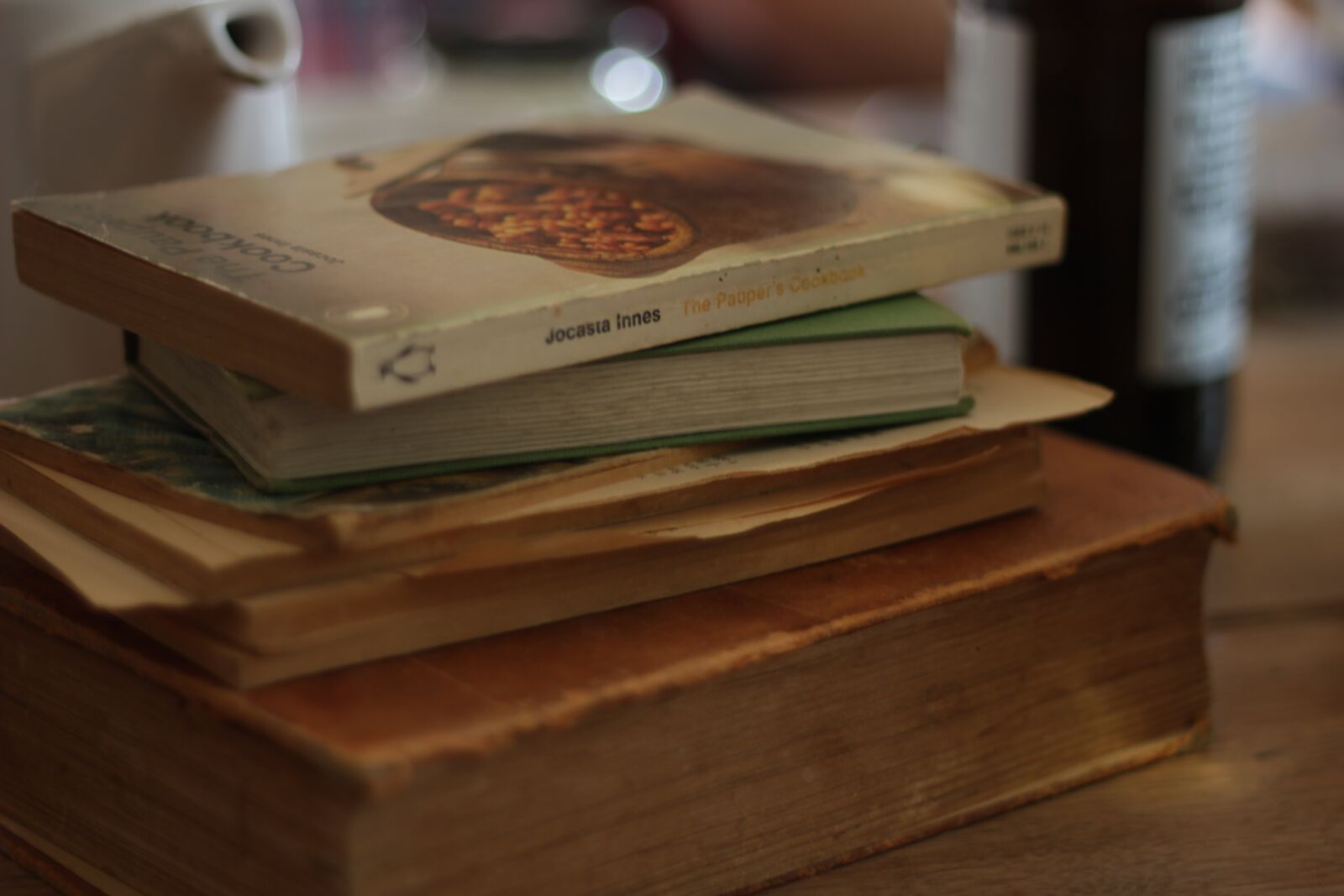 Canon EOS 550D (EOS Rebel T2i / EOS Kiss X4) sample photo. Books, vintage books, book photography