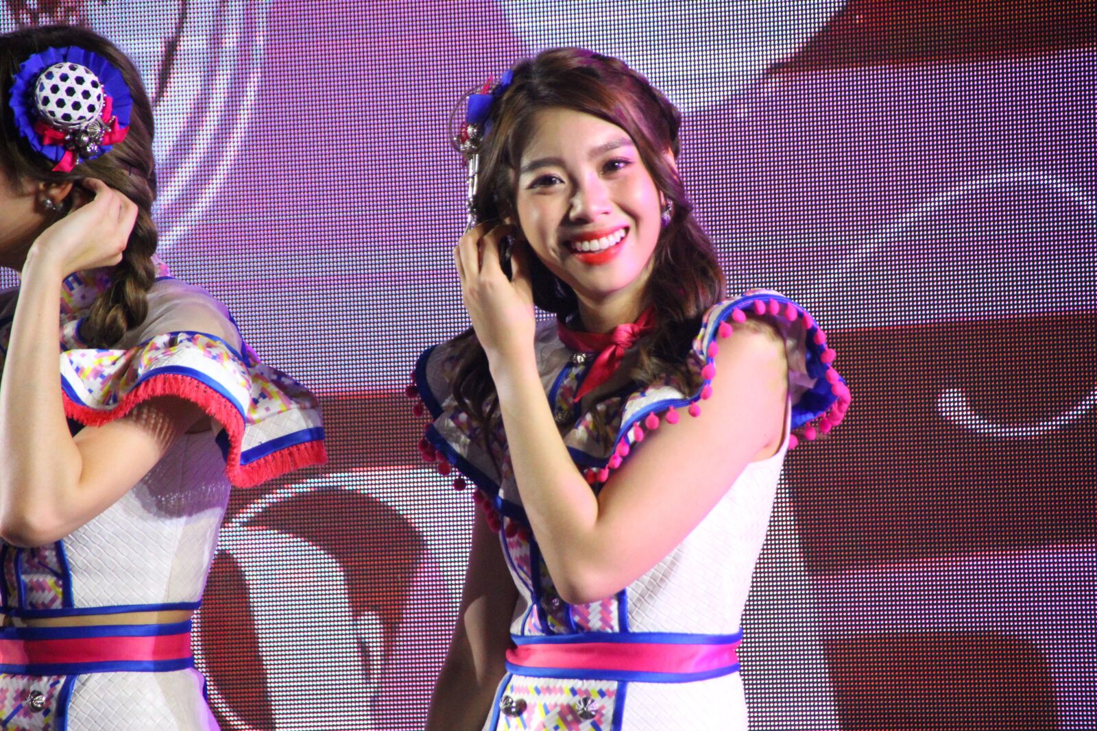 Canon EOS 60D sample photo. Bnk48, kaew, teacher glass photography