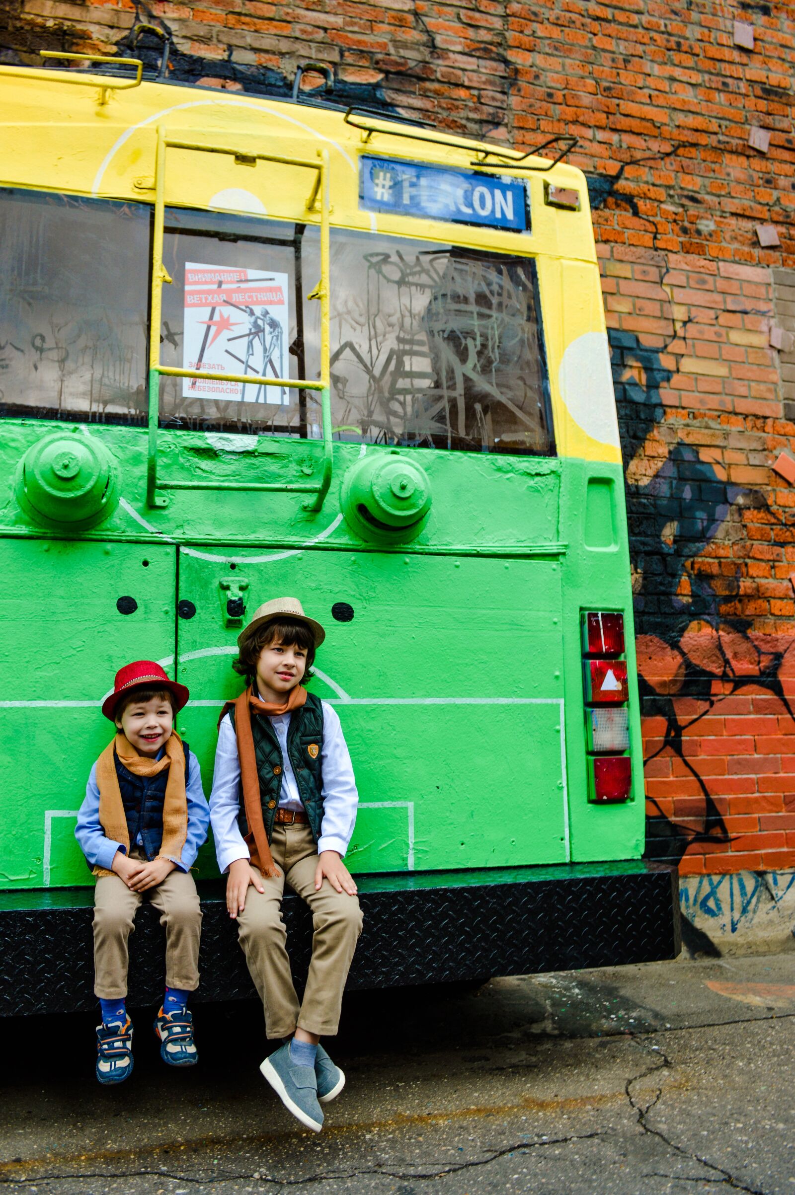 Nikon D3200 sample photo. Boys, trolley bus, the photography