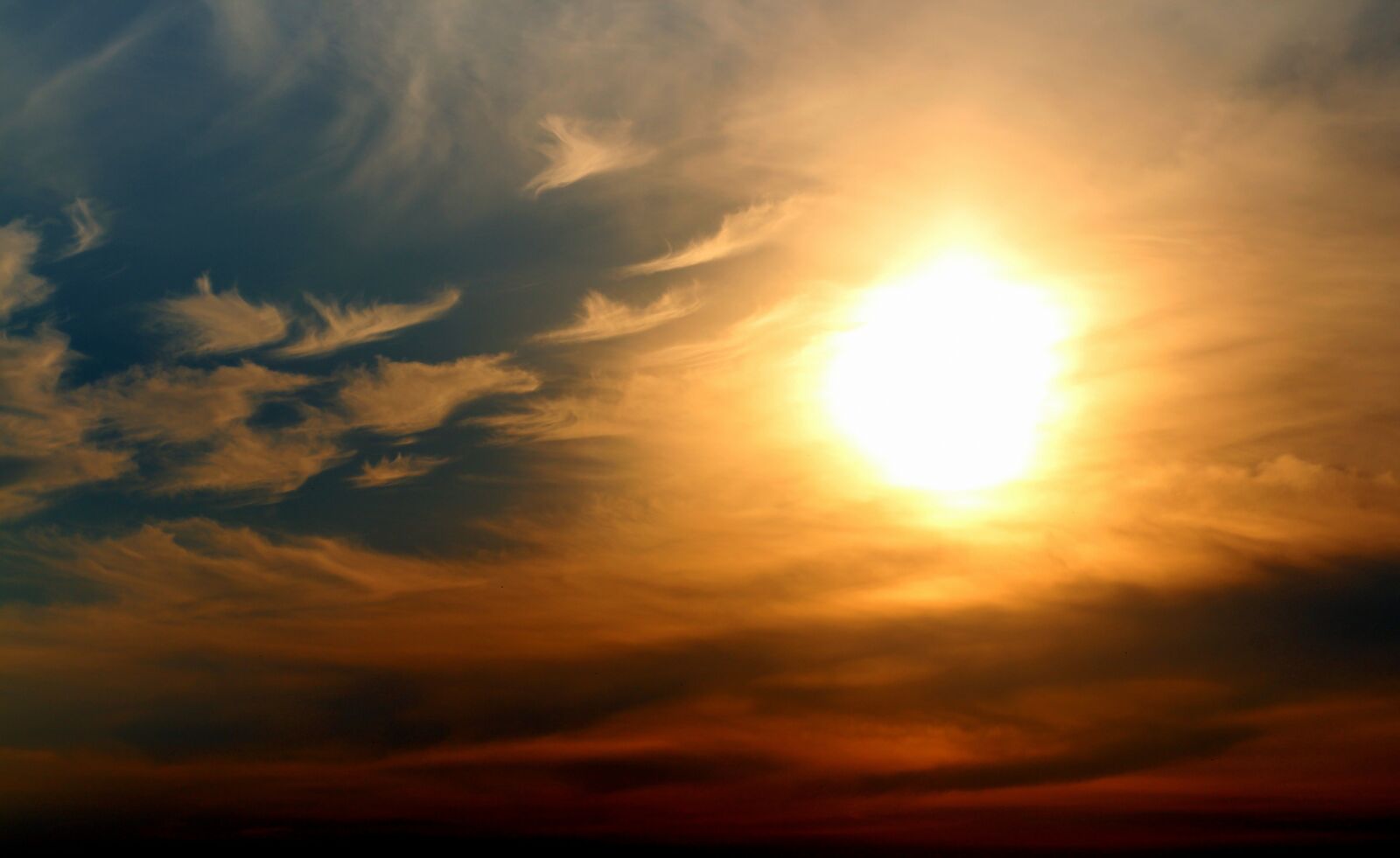 Canon EOS 700D (EOS Rebel T5i / EOS Kiss X7i) + Canon EF 85mm F1.8 USM sample photo. Sun, sunset, sky photography