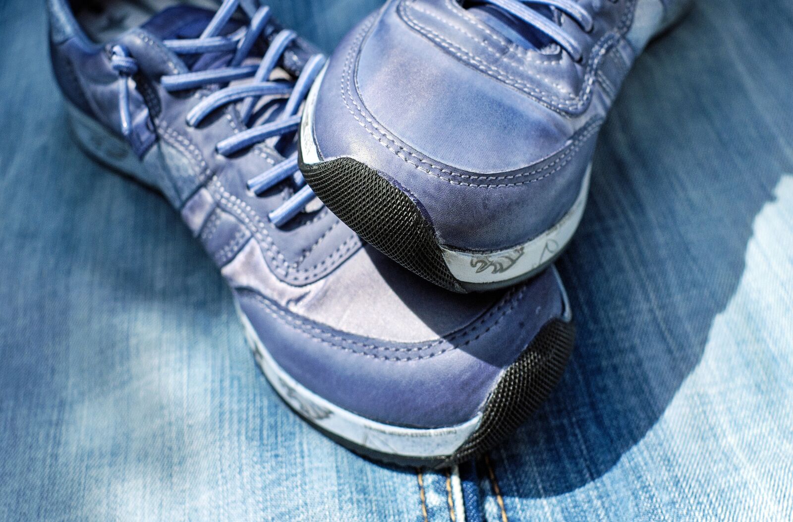 Fujifilm X-T10 + Fujifilm XF 35mm F1.4 R sample photo. Sport shoe, running shoe photography