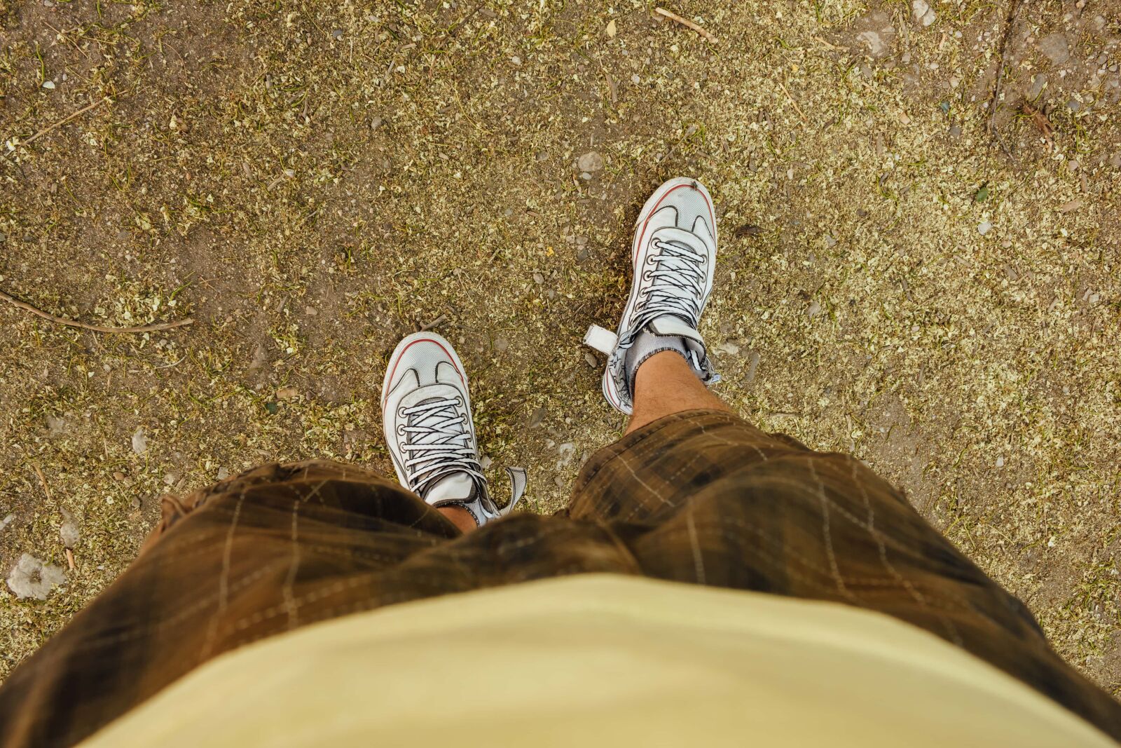 Canon EF-S 18-55mm F3.5-5.6 IS sample photo. Shoelace, outfit, sneakers, leisure photography