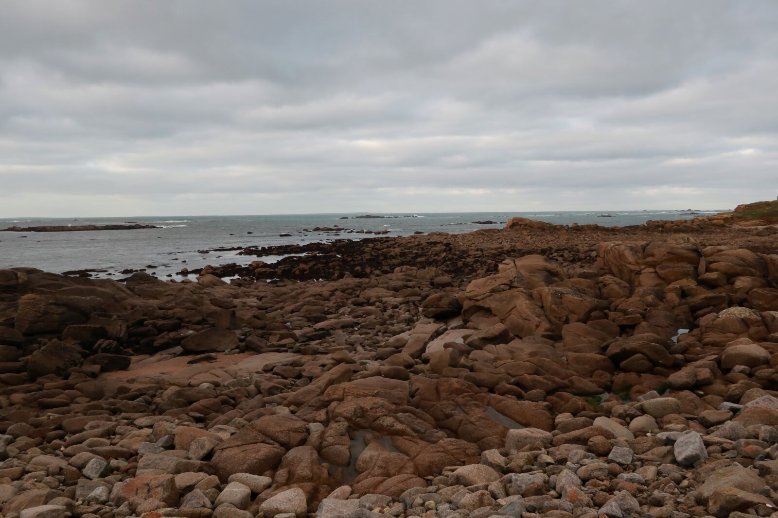 Canon PowerShot G1 X Mark III sample photo. Ocean, brittany, rocks photography