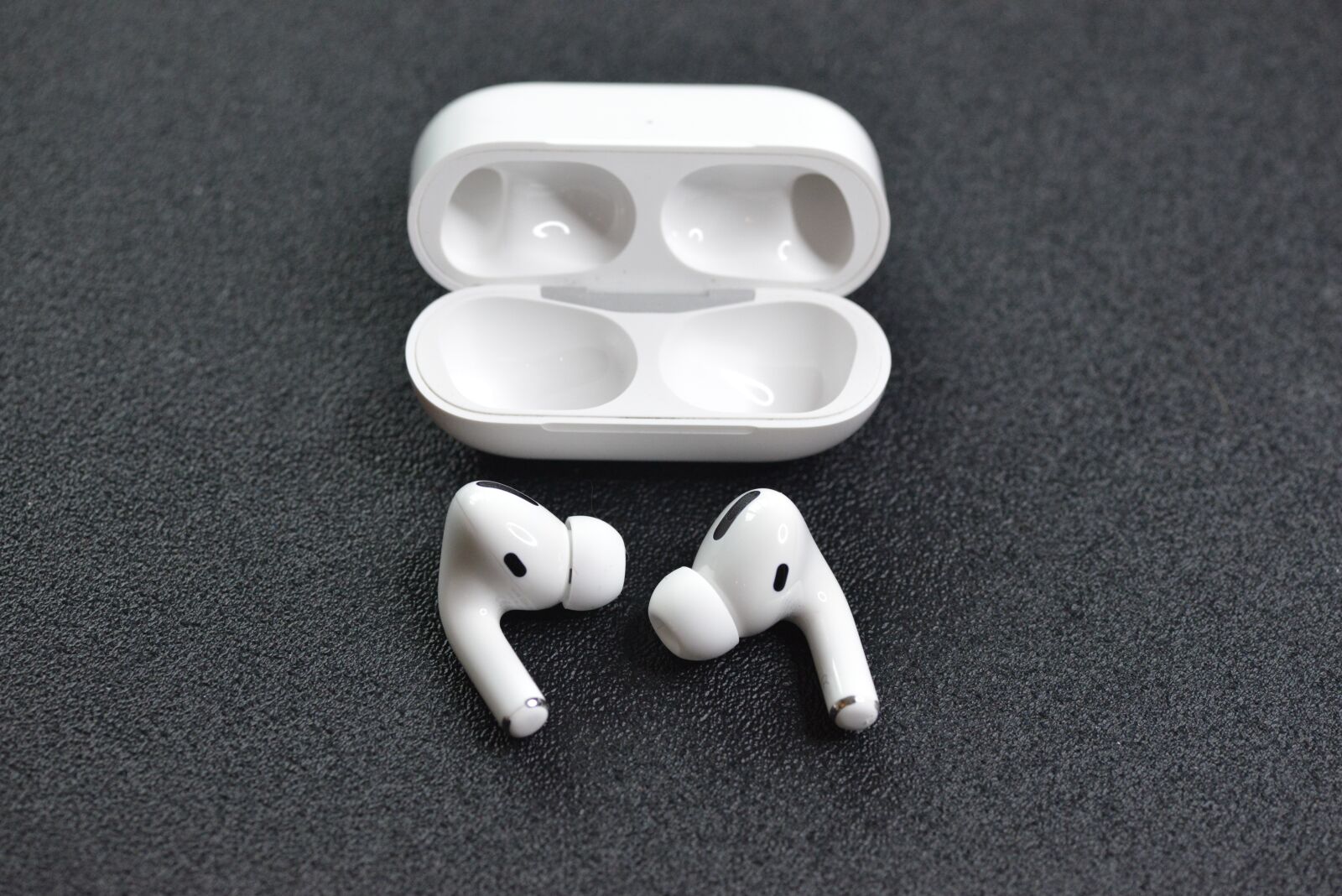Nikon D800 sample photo. Earphones, apple, airpods photography