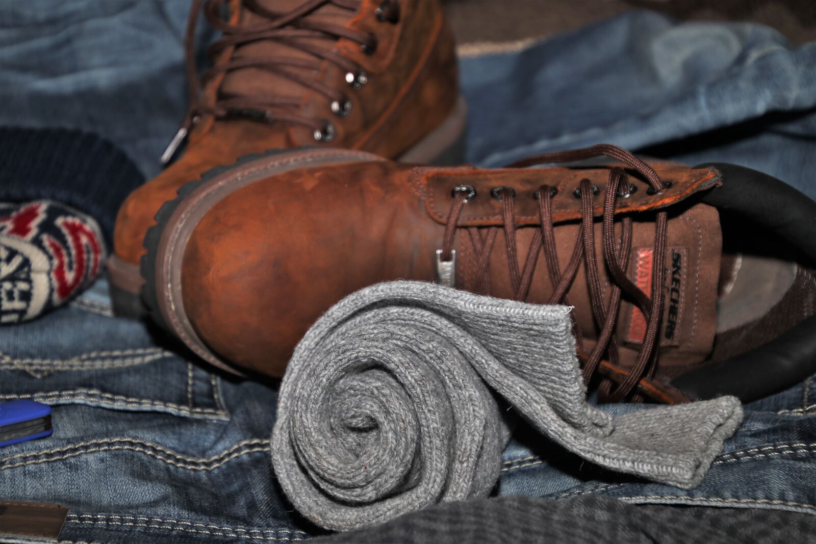 Canon EOS 80D sample photo. Shoes, suitcase, travel photography