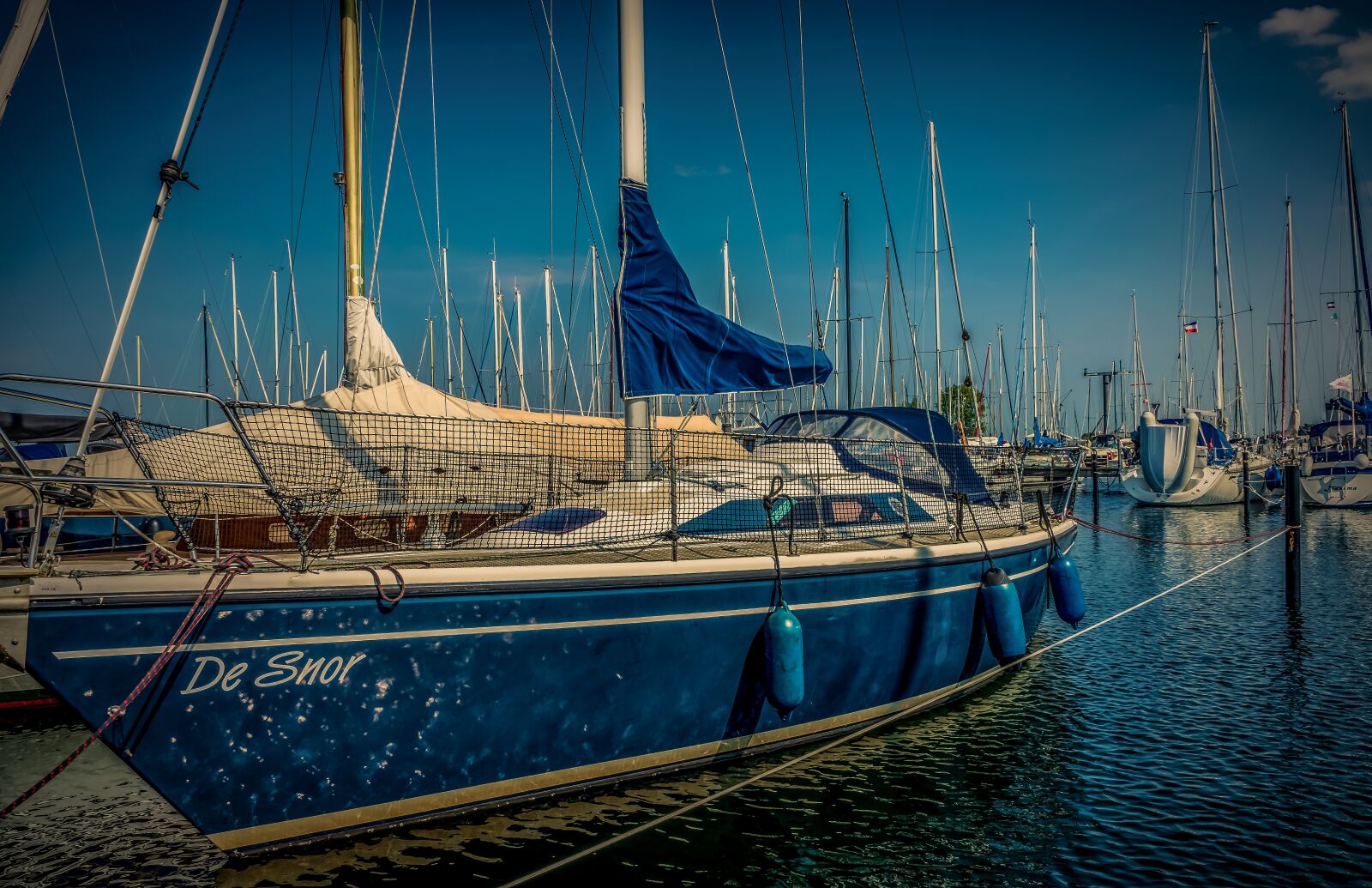 Sony a7 II + Sony FE 28-70mm F3.5-5.6 OSS sample photo. Boat, sailing boat, powerboat photography
