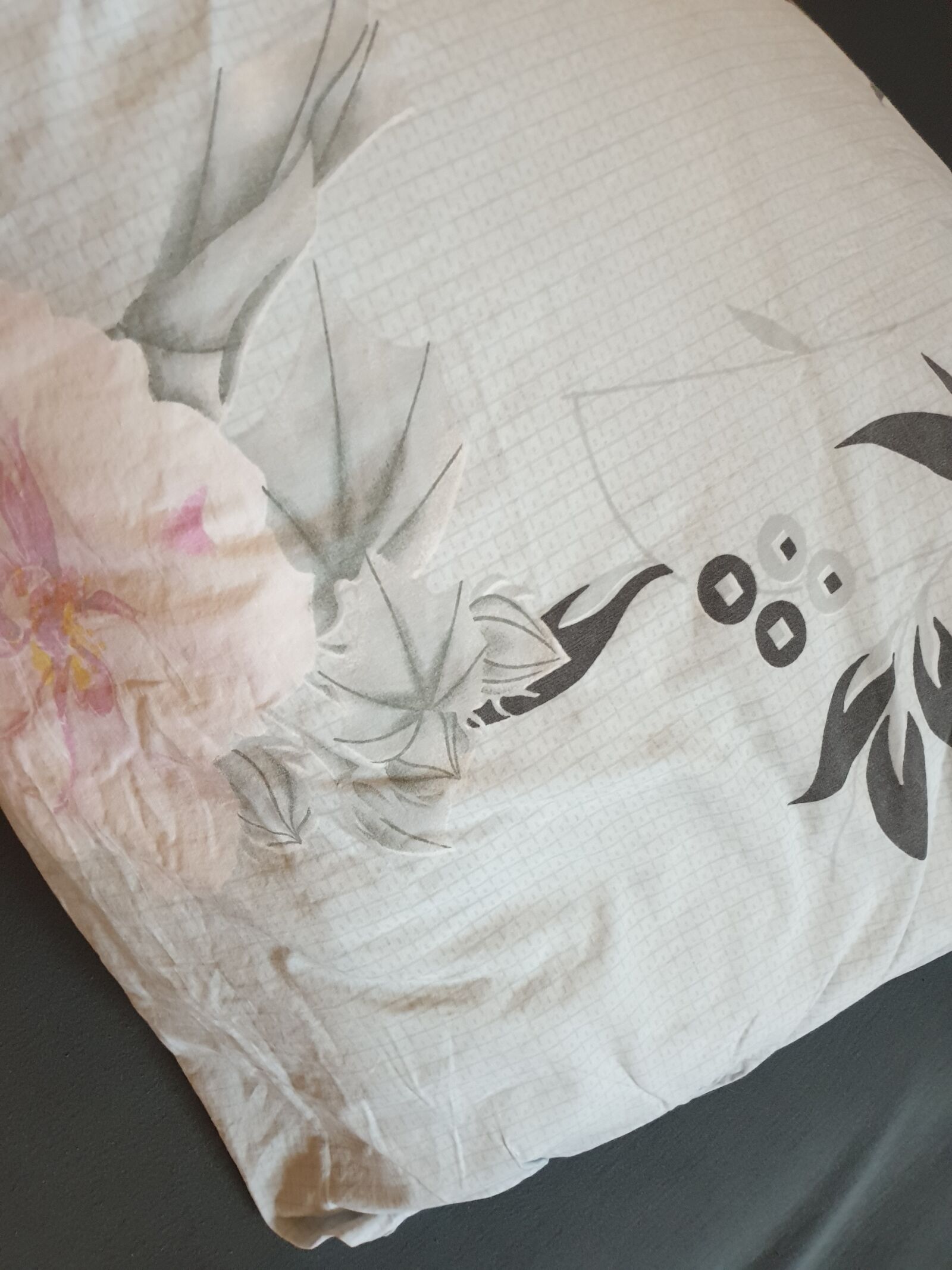 Samsung Galaxy Note9 sample photo. Pillow, flowerpattern, cute photography