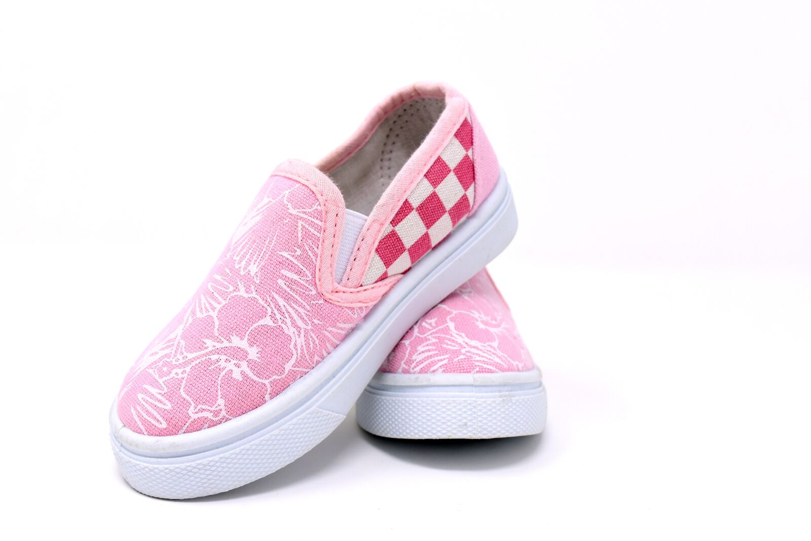 Nikon D7200 sample photo. Children's shoes, fabric, small photography