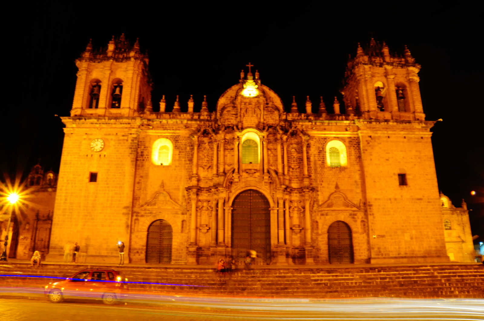 Sony E 18-55mm F3.5-5.6 OSS sample photo. Cusco, peru, square, weapons photography