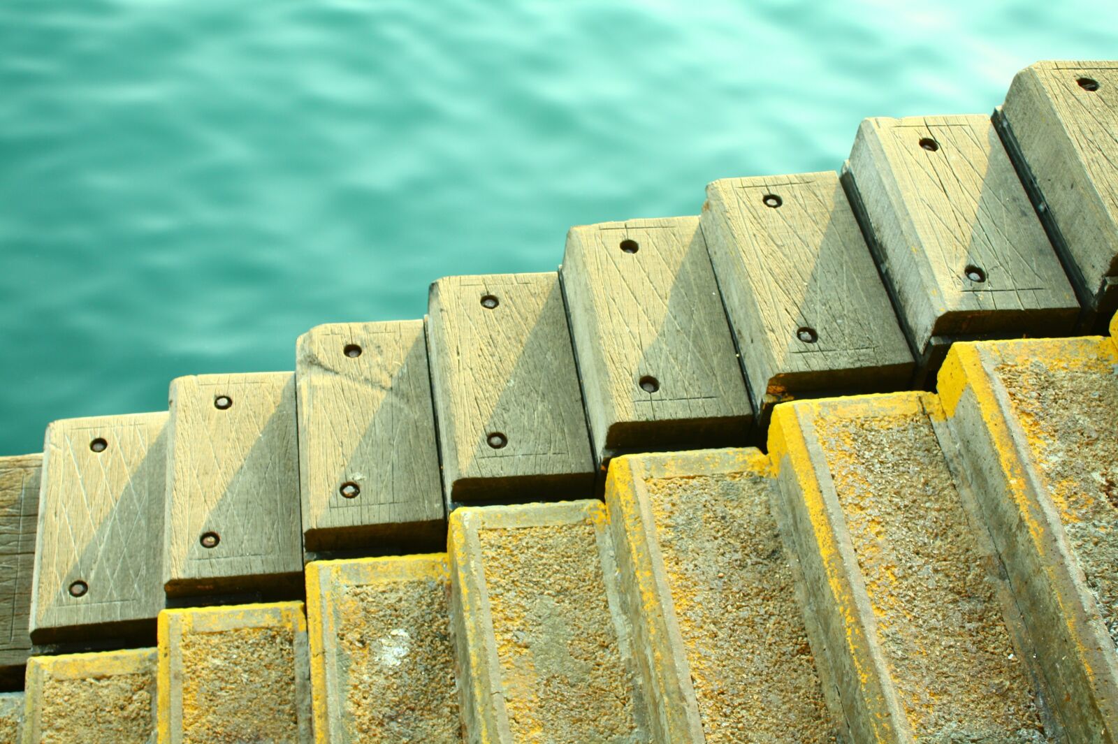Canon EOS 450D (EOS Rebel XSi / EOS Kiss X2) sample photo. Steps, water, ascend photography