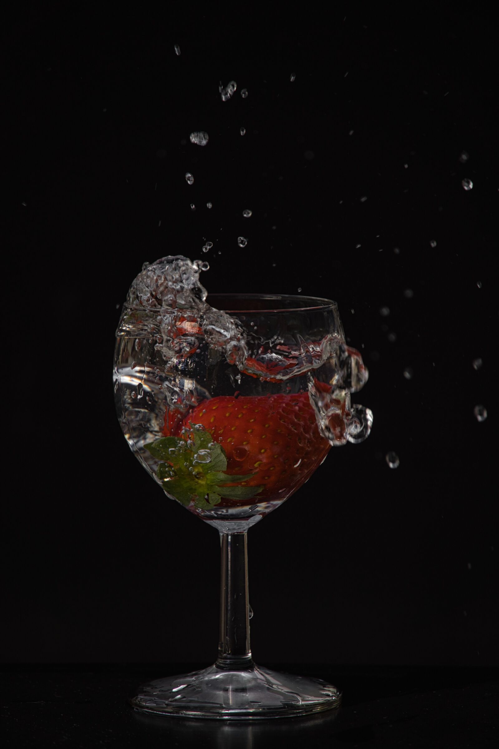 Sony a6400 sample photo. Black background, strawberries, water photography