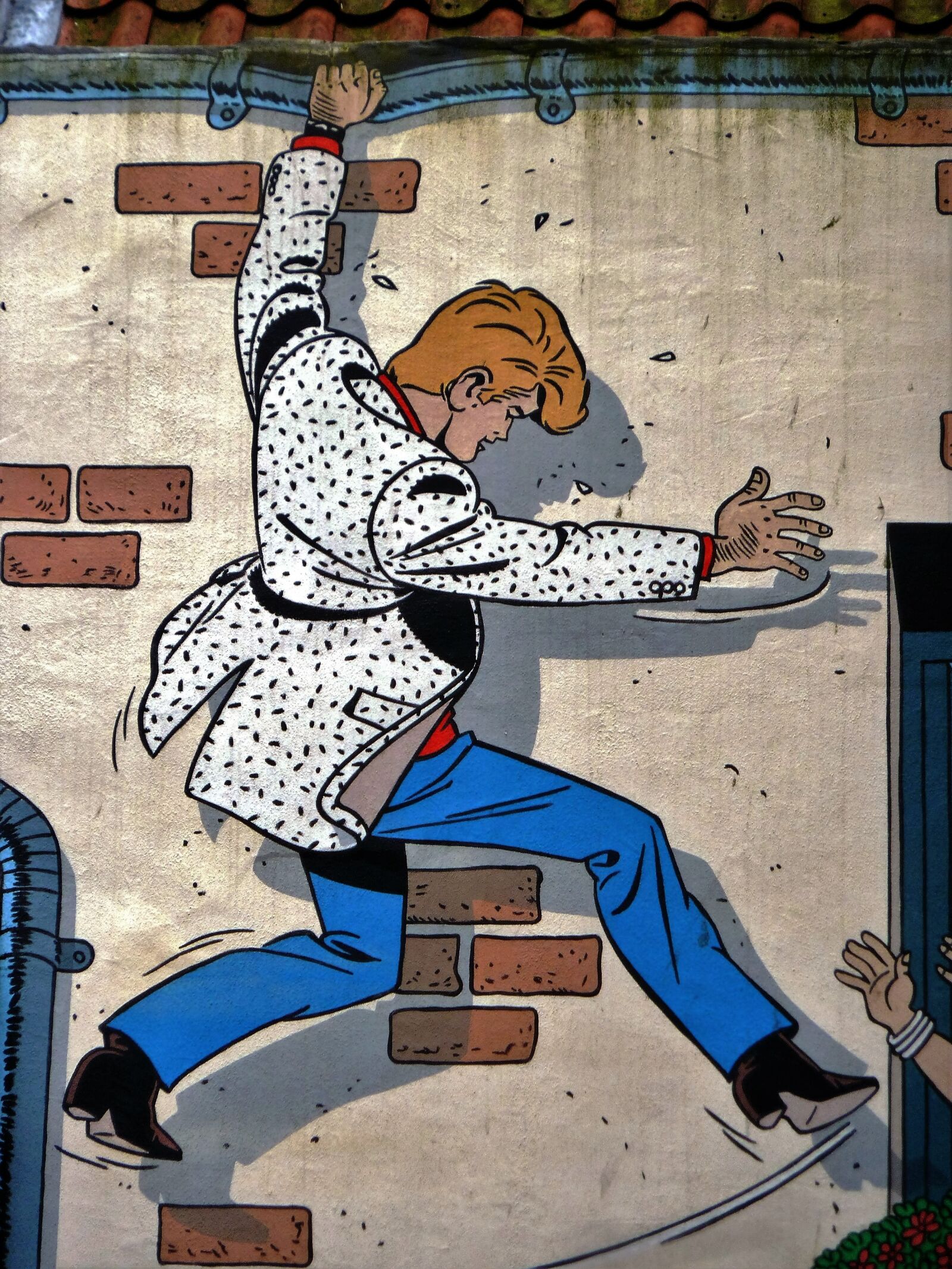 Panasonic Lumix DMC-ZS5 (Lumix DMC-TZ8) sample photo. Strip drawing, mural, brussels photography