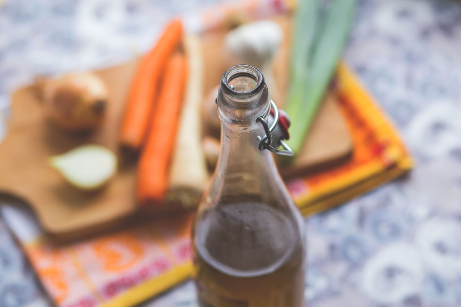 Canon EF 85mm F1.8 USM sample photo. Clear, glass, bottle, with photography