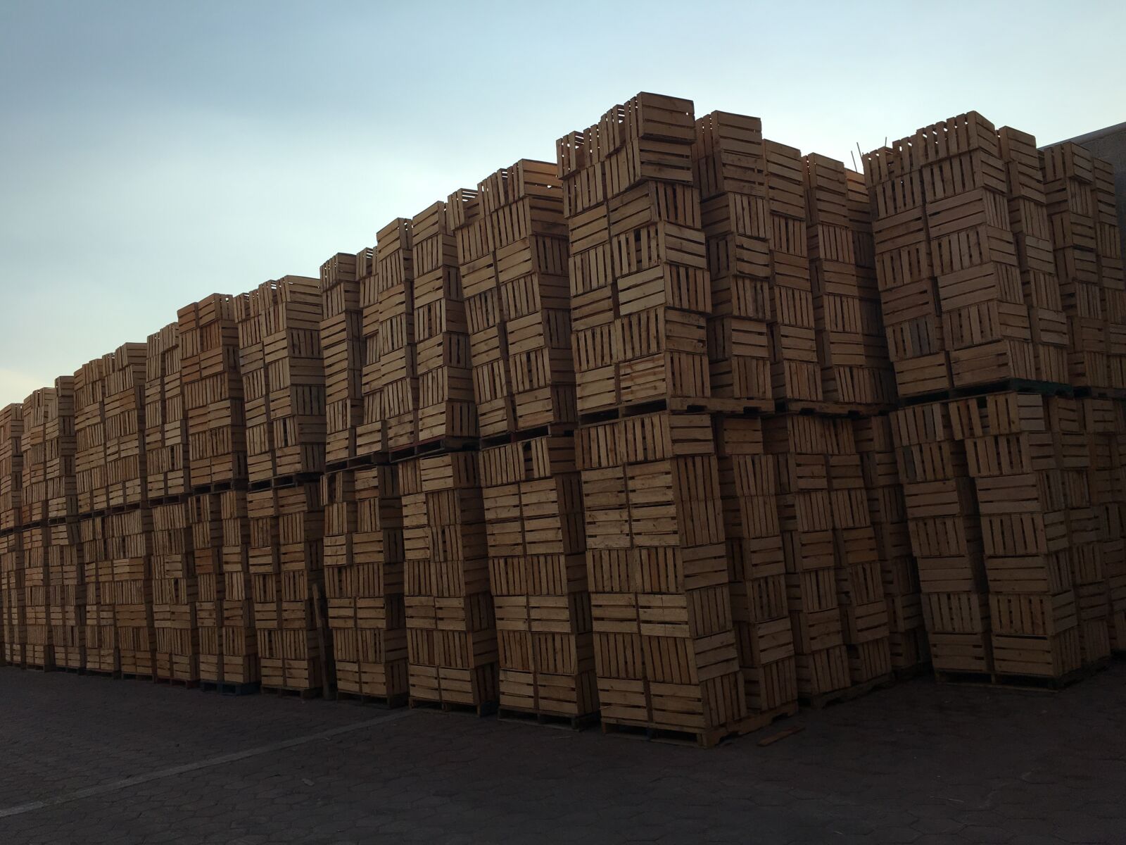 Apple iPhone 6s sample photo. Madera, atardecer, cajas photography