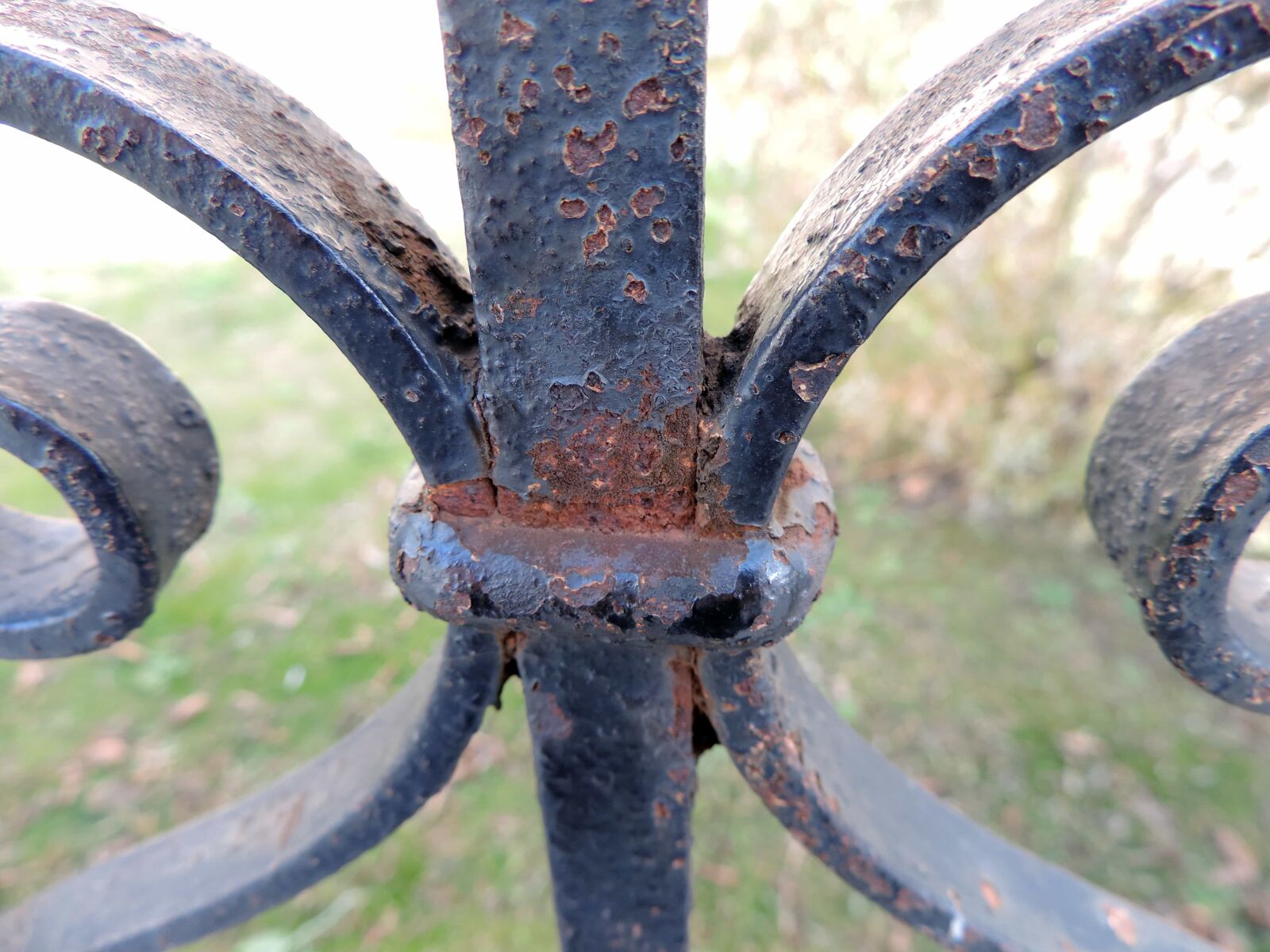 Nikon Coolpix P520 sample photo. Cast iron, detail, antique photography