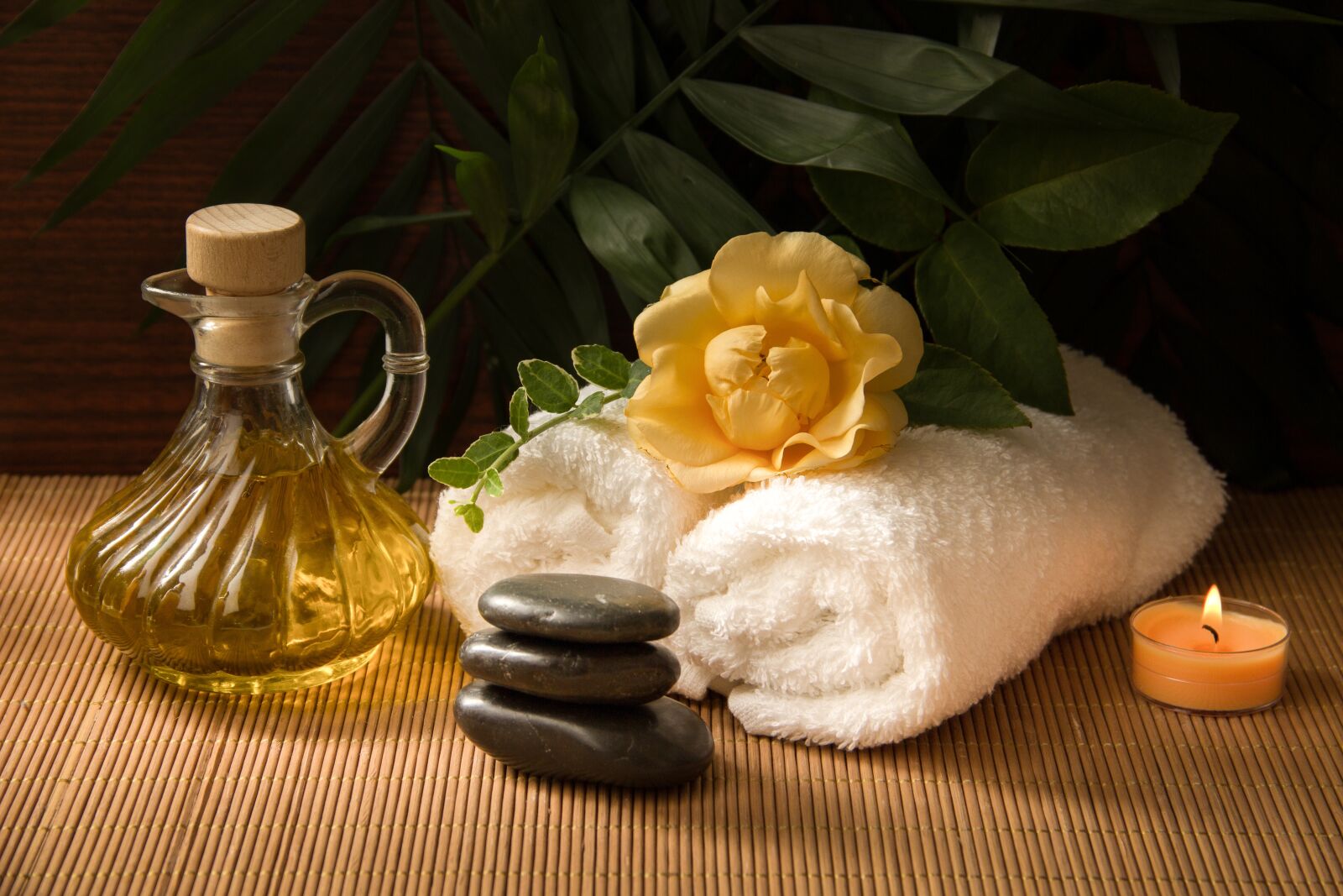 Canon EOS 600D (Rebel EOS T3i / EOS Kiss X5) sample photo. Wellness, carafe, towels photography