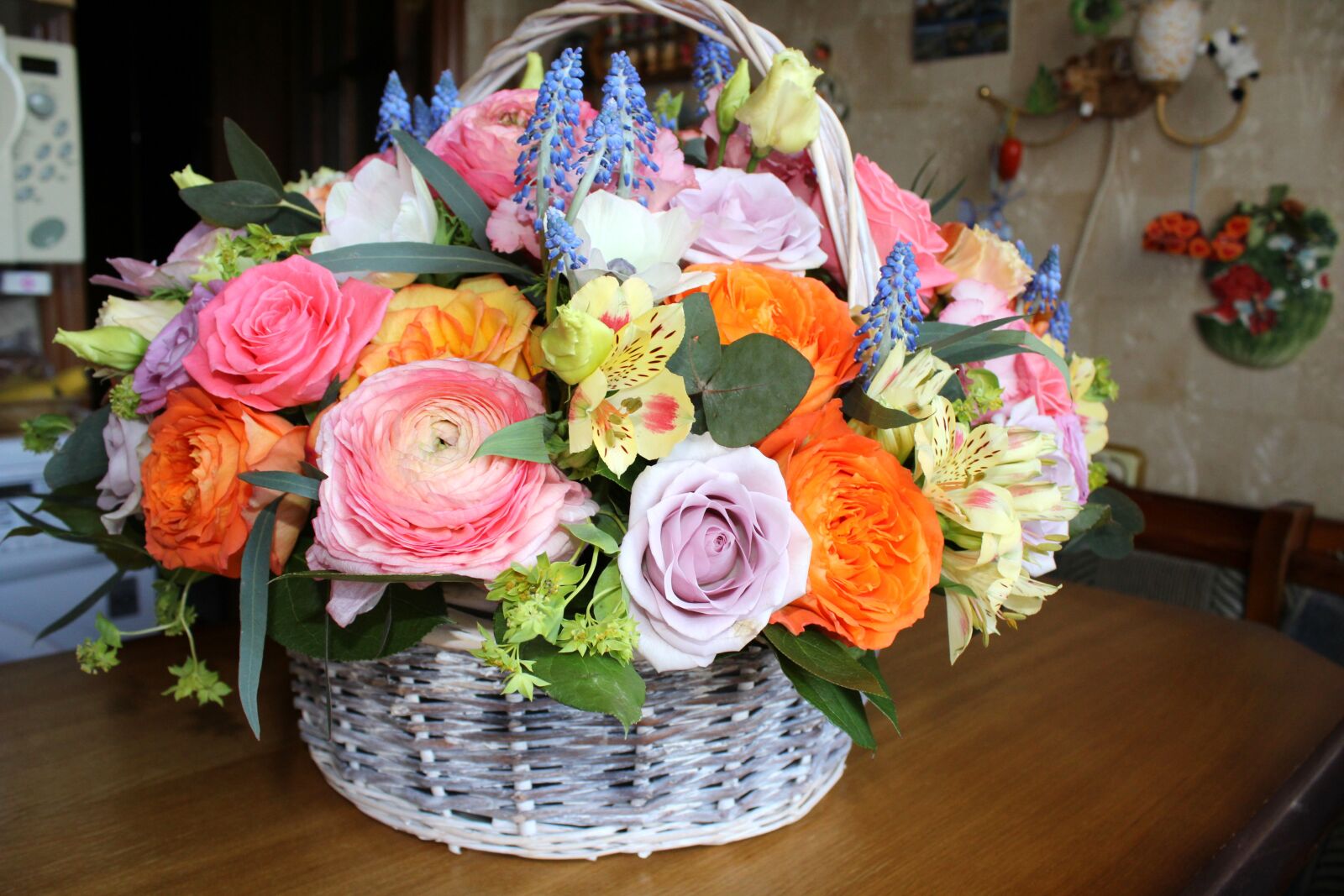 Canon EOS 1200D (EOS Rebel T5 / EOS Kiss X70 / EOS Hi) sample photo. Basket, of, flowers, beautiful photography