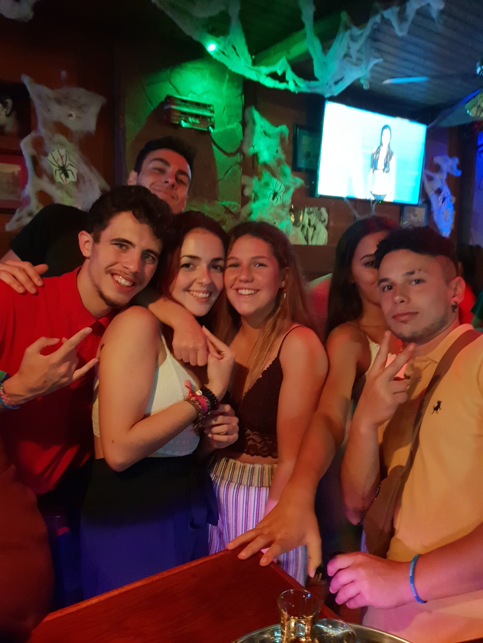 Samsung Galaxy S9+ sample photo. Amigos, fiesta, bar photography