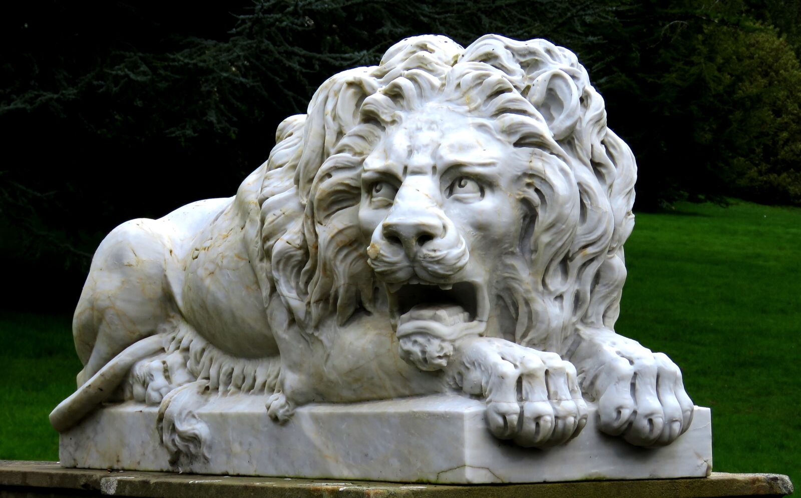 Canon PowerShot SX60 HS sample photo. Lion, statue, sculpture photography