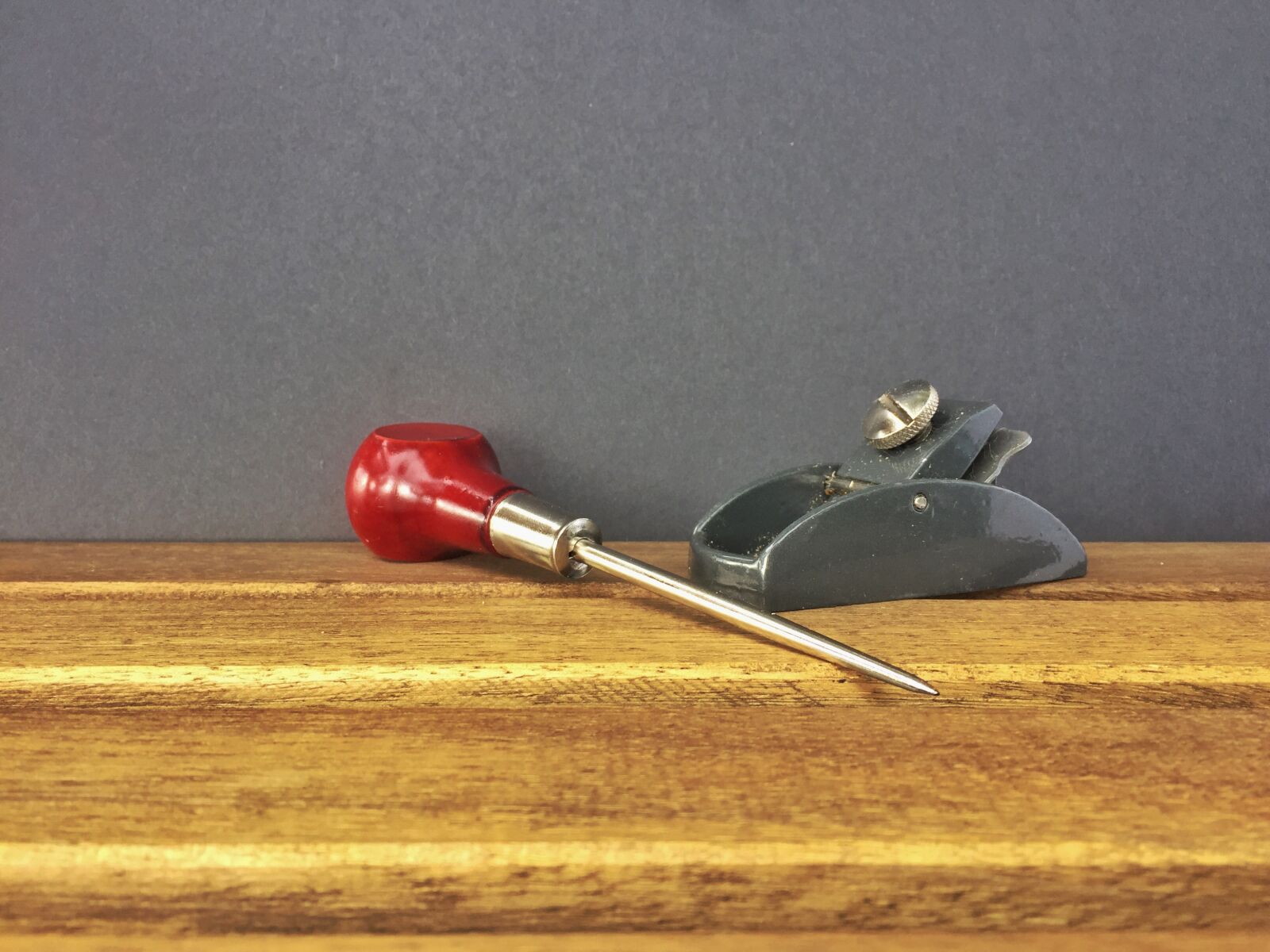 iPhone 6 Plus back camera 4.15mm f/2.2 sample photo. Antique, tools, pick, plainer photography