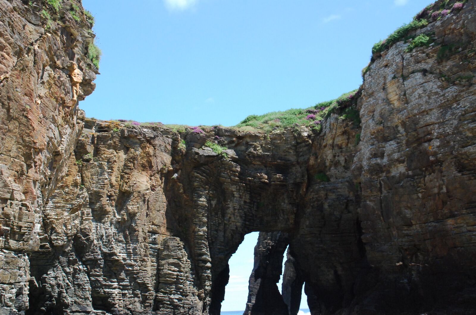 Nikon D80 sample photo. Ribadeo, lugo, stone photography