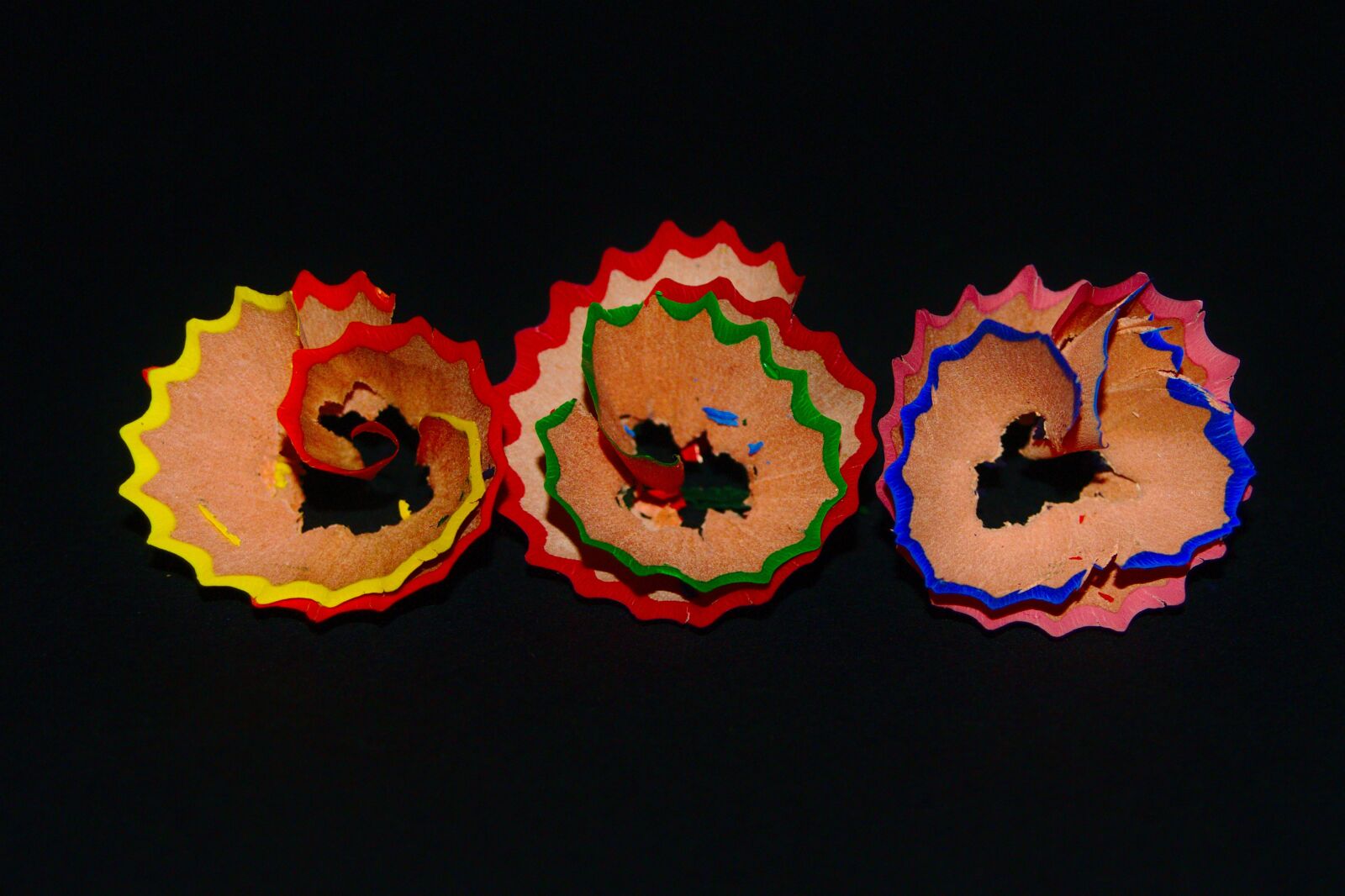 Sony Alpha DSLR-A700 sample photo. Crayons, crayon, sharps photography