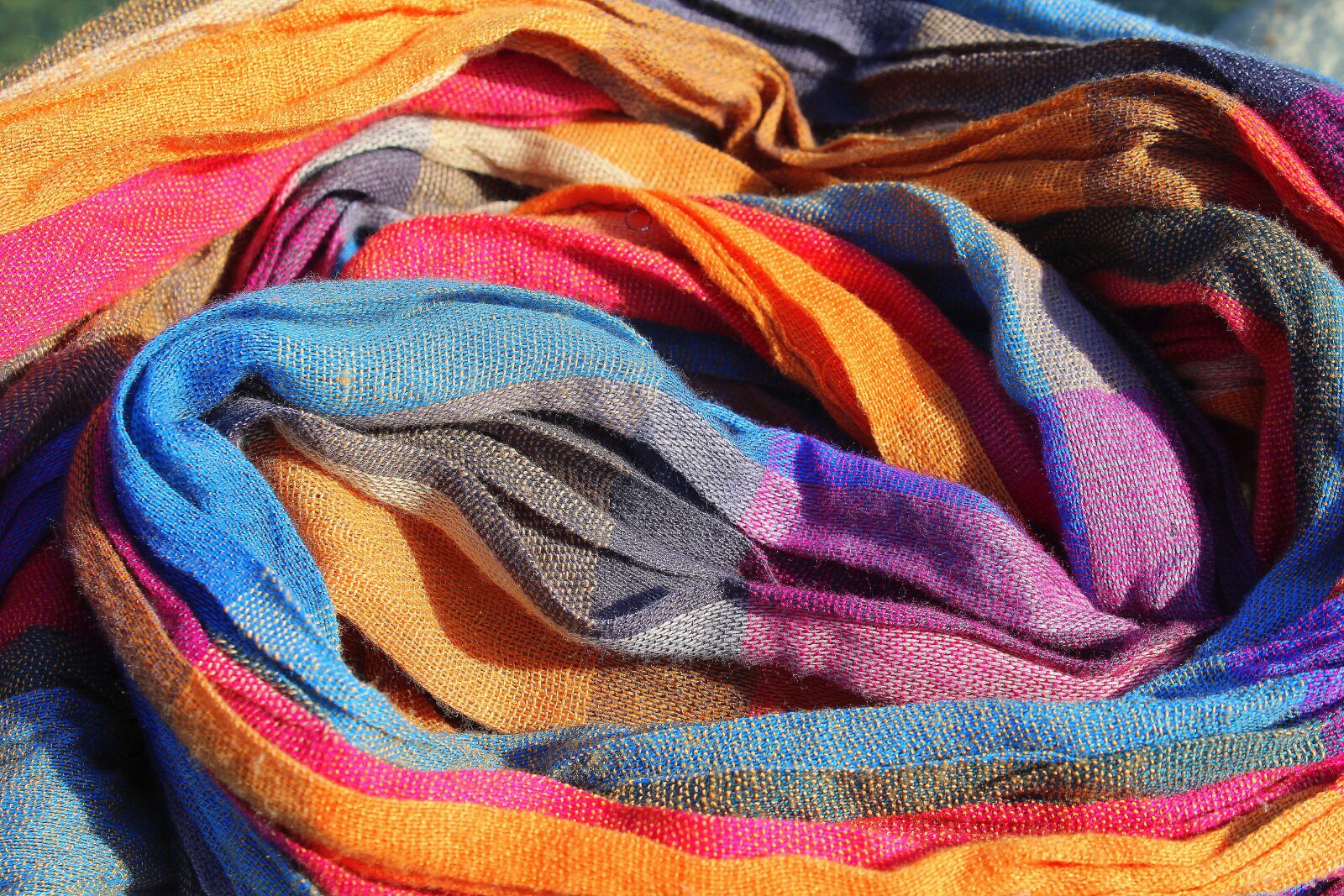 Canon EOS 1200D (EOS Rebel T5 / EOS Kiss X70 / EOS Hi) sample photo. Textile, scarf, web photography