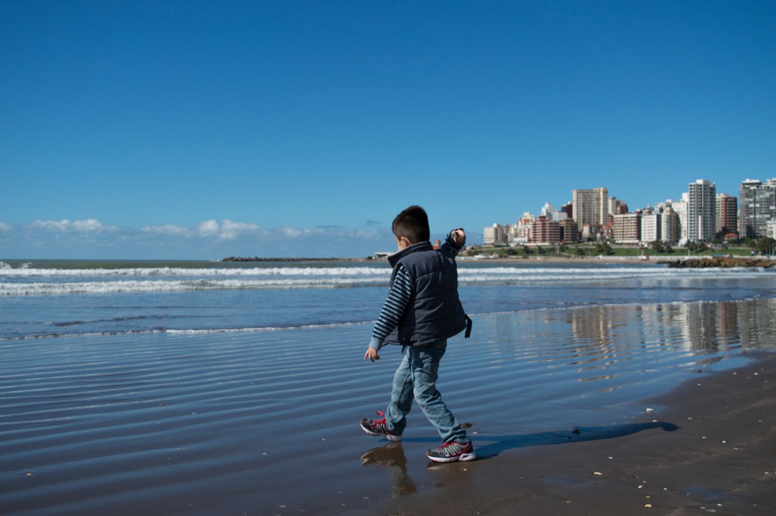 Nikon D3200 sample photo. Child, sea, stone photography