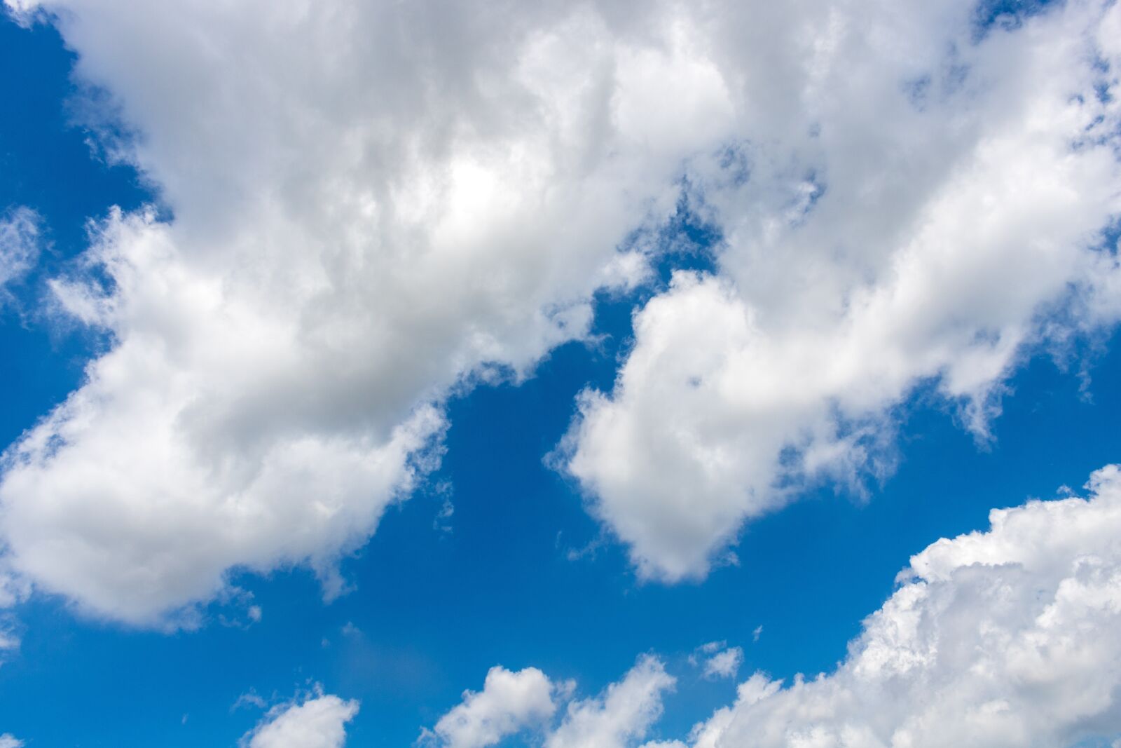 Canon EOS 750D (EOS Rebel T6i / EOS Kiss X8i) sample photo. Clouds, blue sky, blue photography