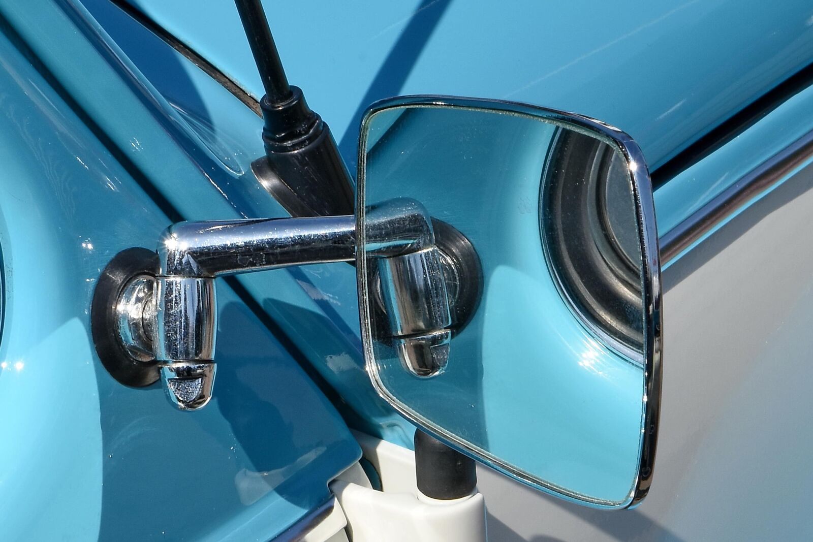Nikon D5500 sample photo. Chrome, metallic, reflection, car photography
