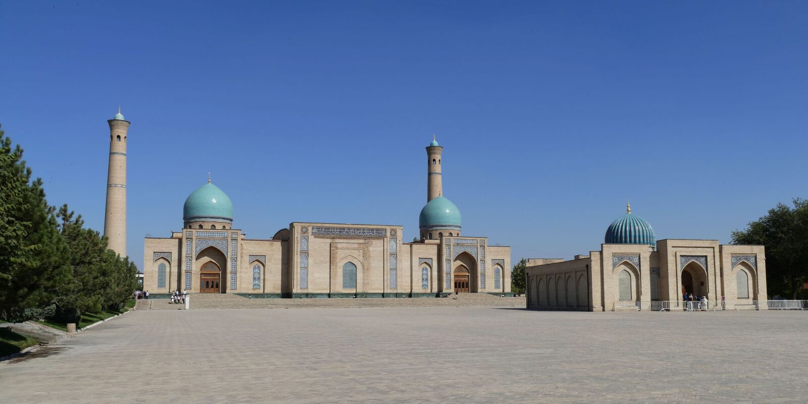 Panasonic Lumix DMC-FZ1000 sample photo. Tashkent, mosque, uzbekistan photography