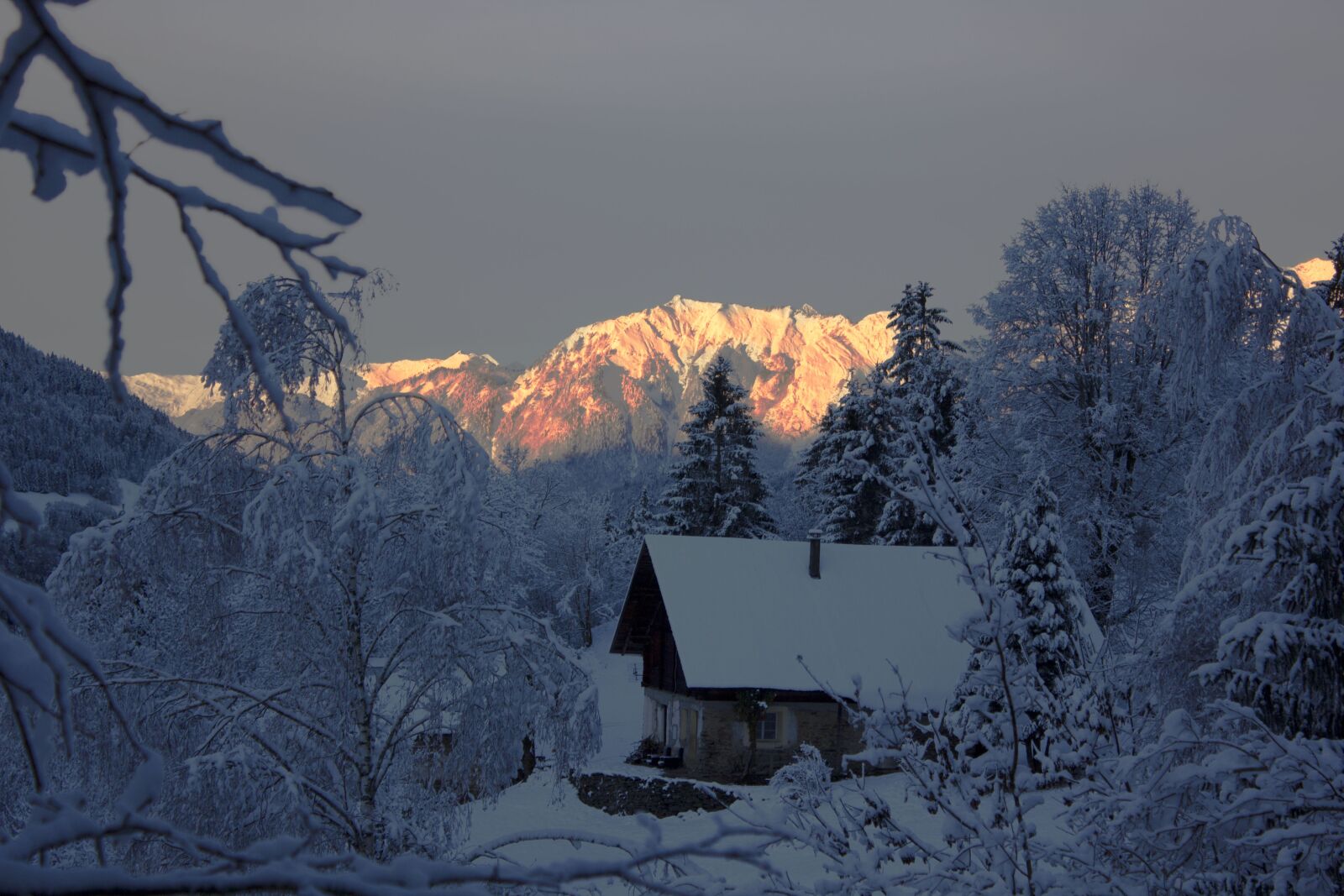 Canon EOS 550D (EOS Rebel T2i / EOS Kiss X4) sample photo. Mountain chalet, savoie, beaufortain photography