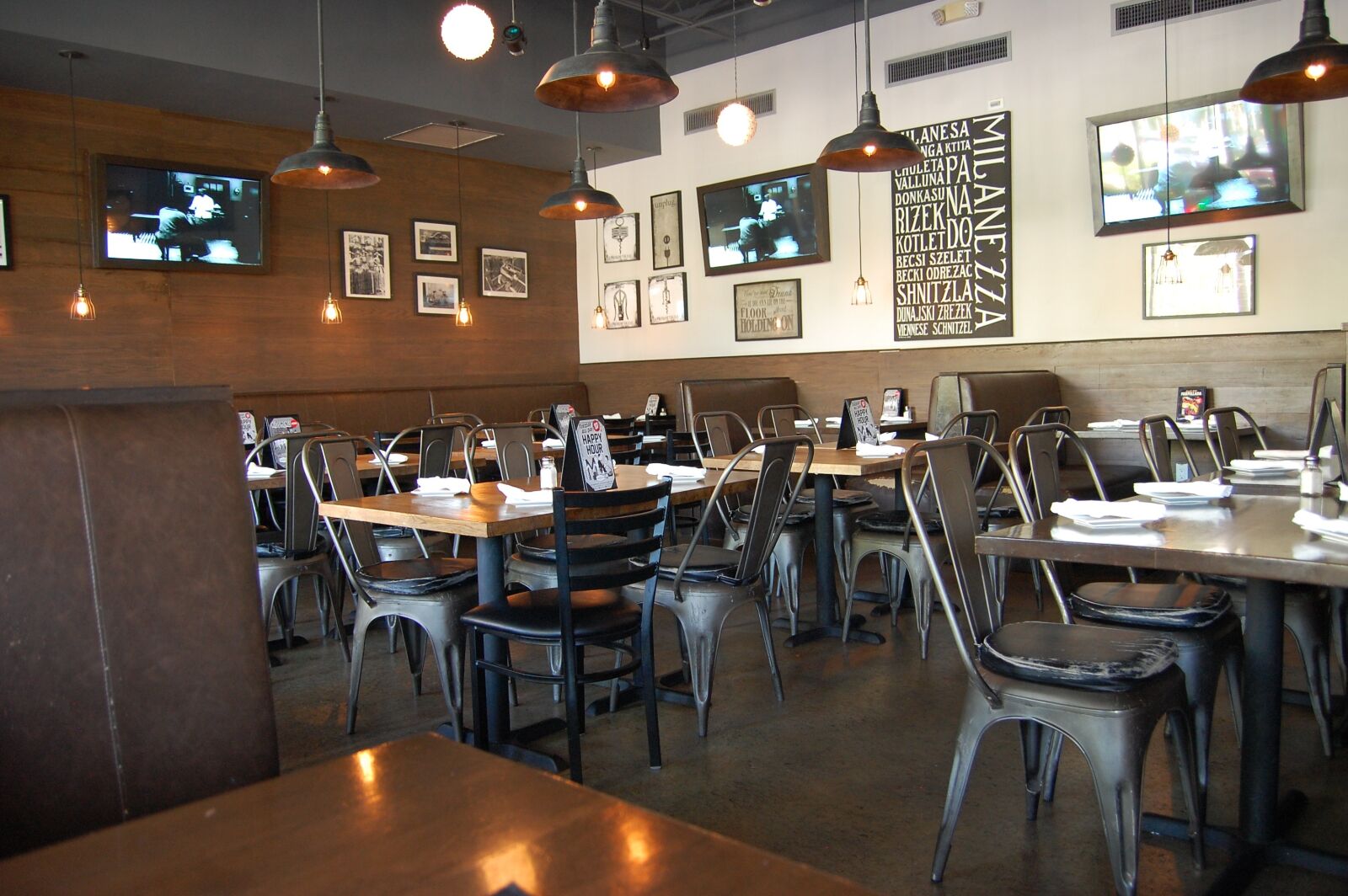 Nikon D40 sample photo. Interior, cafe, argentine restaurant photography