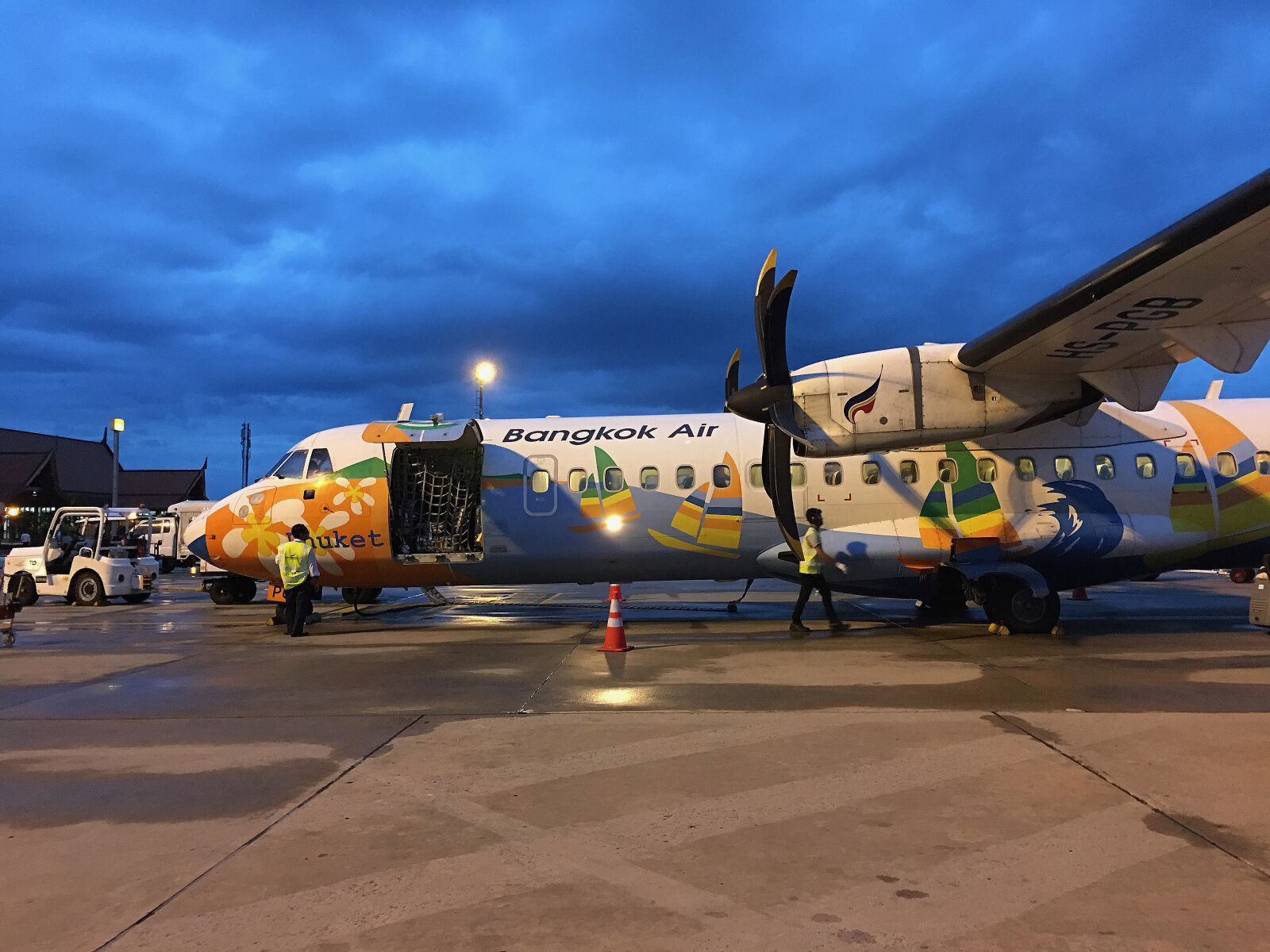 iPhone 6s Plus back camera 4.15mm f/2.2 sample photo. Air, travel, airplane, bangkok photography