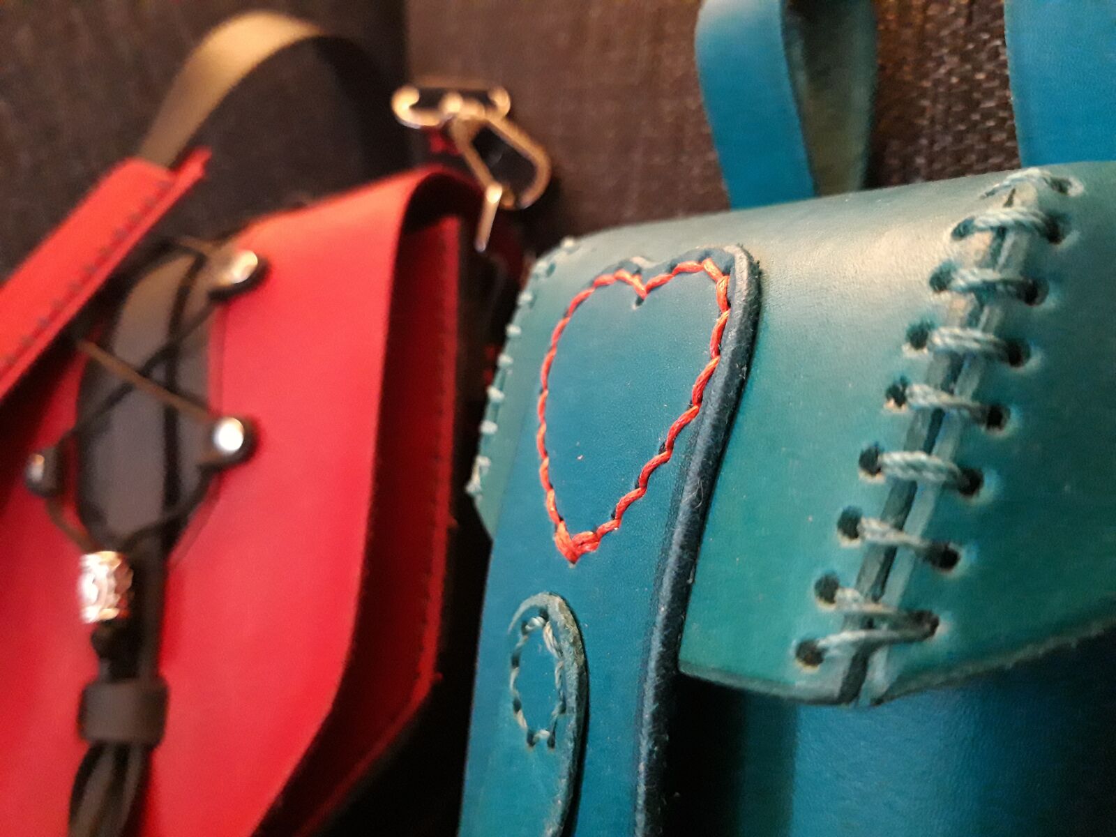 Samsung Galaxy A6 sample photo. Detaljer, details, leather photography