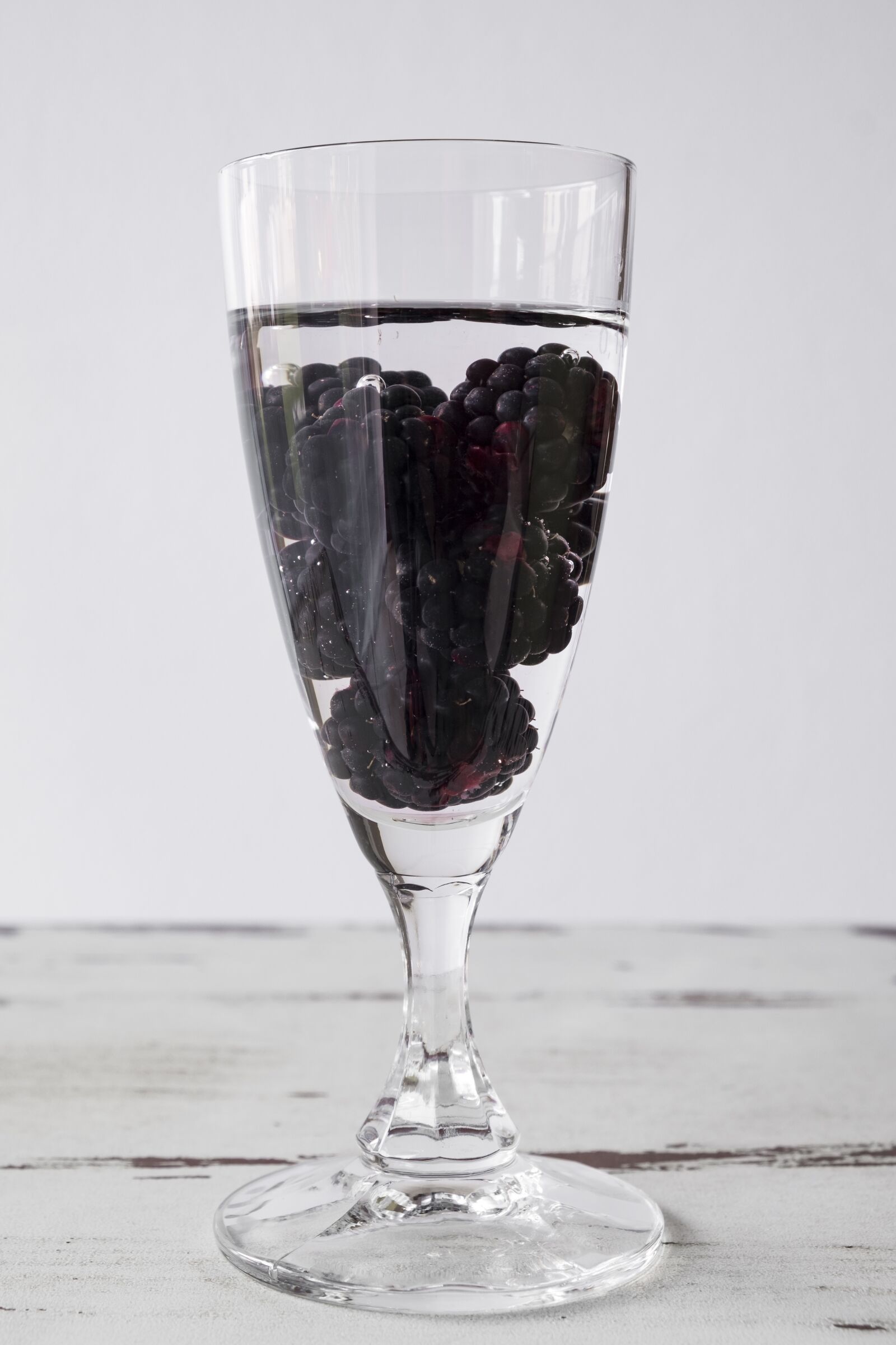 Fujifilm XF 18-55mm F2.8-4 R LM OIS sample photo. Blackberries, berries, fruit photography