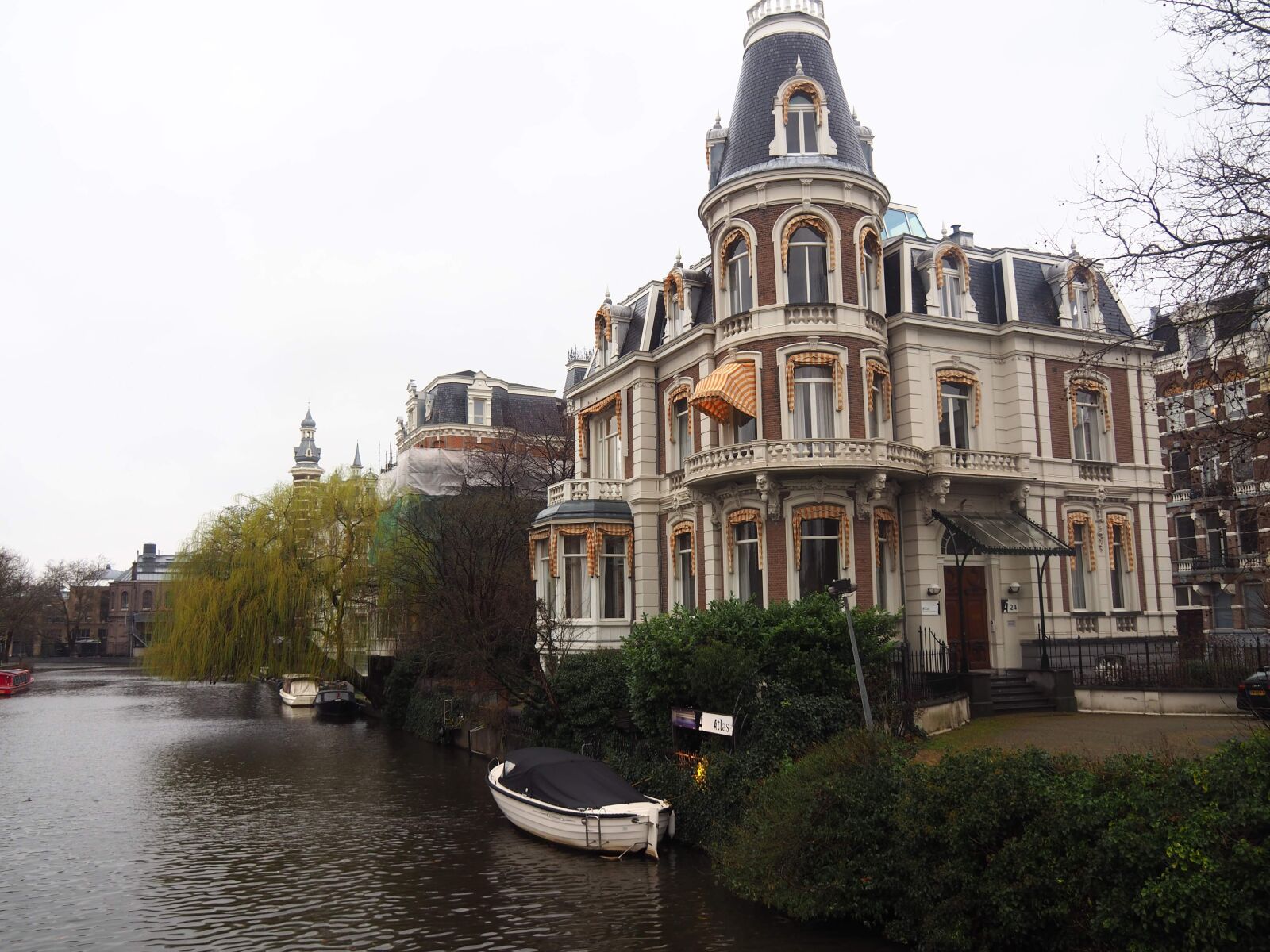 Olympus OM-D E-M10 II sample photo. Amsterdam, canals, holland photography