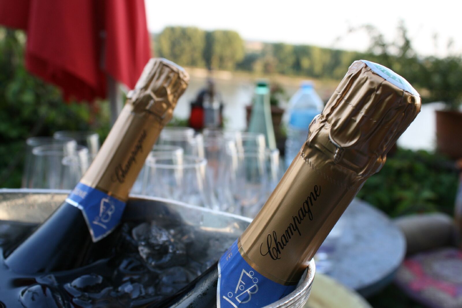 Canon EOS 400D (EOS Digital Rebel XTi / EOS Kiss Digital X) sample photo. Champagne, bottle, bottleneck photography