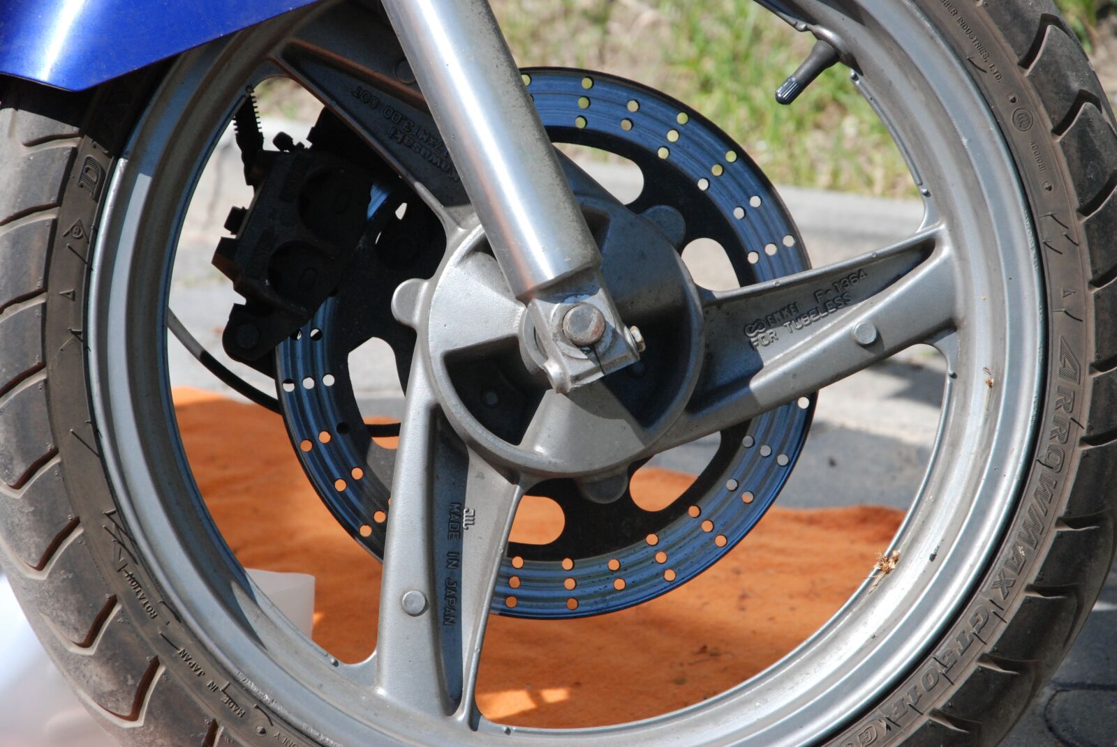 Nikon D80 sample photo. Wheel, brake, motor photography
