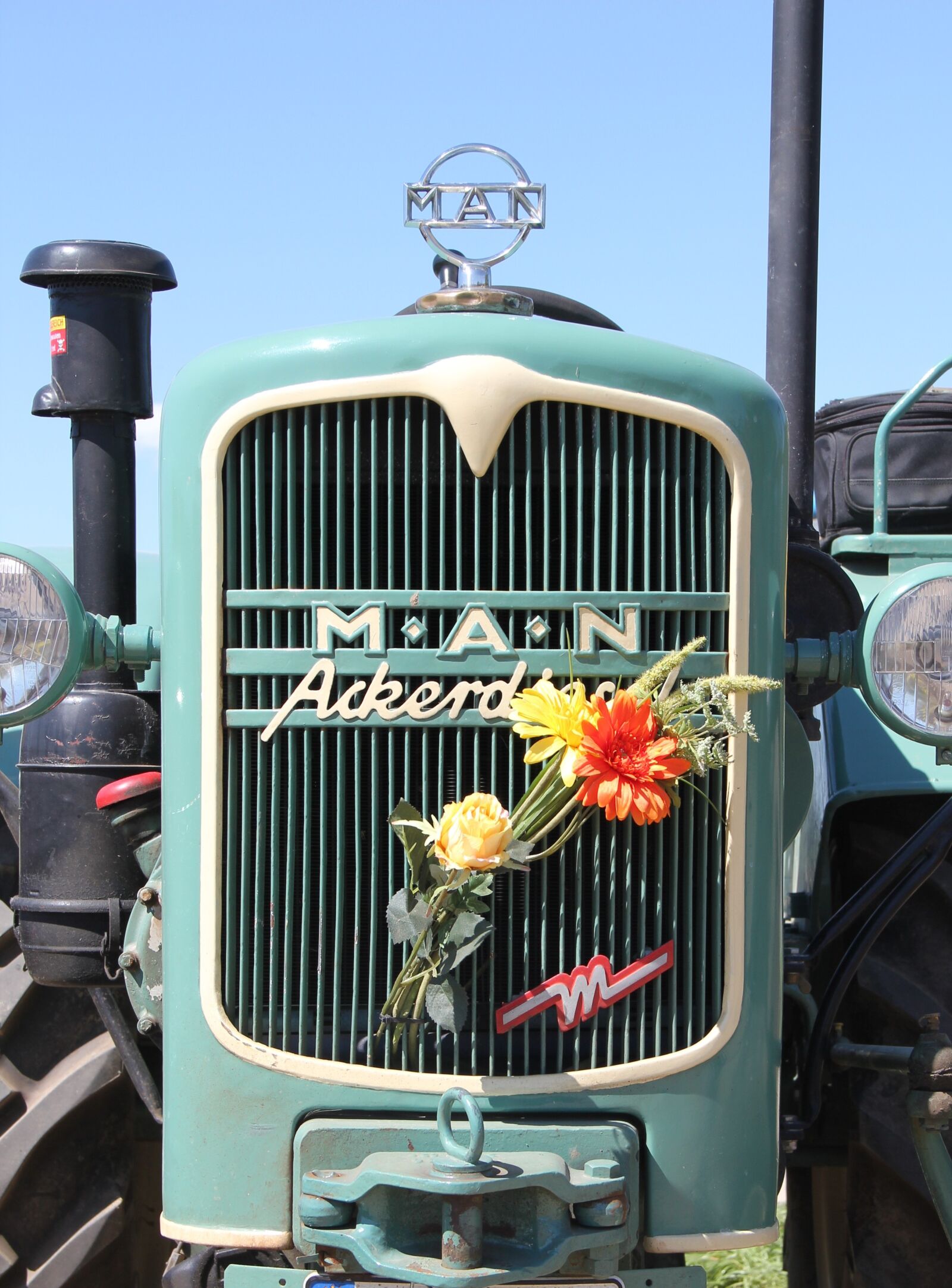 Canon EOS 550D (EOS Rebel T2i / EOS Kiss X4) sample photo. One-acre diesel, historically, tractor photography
