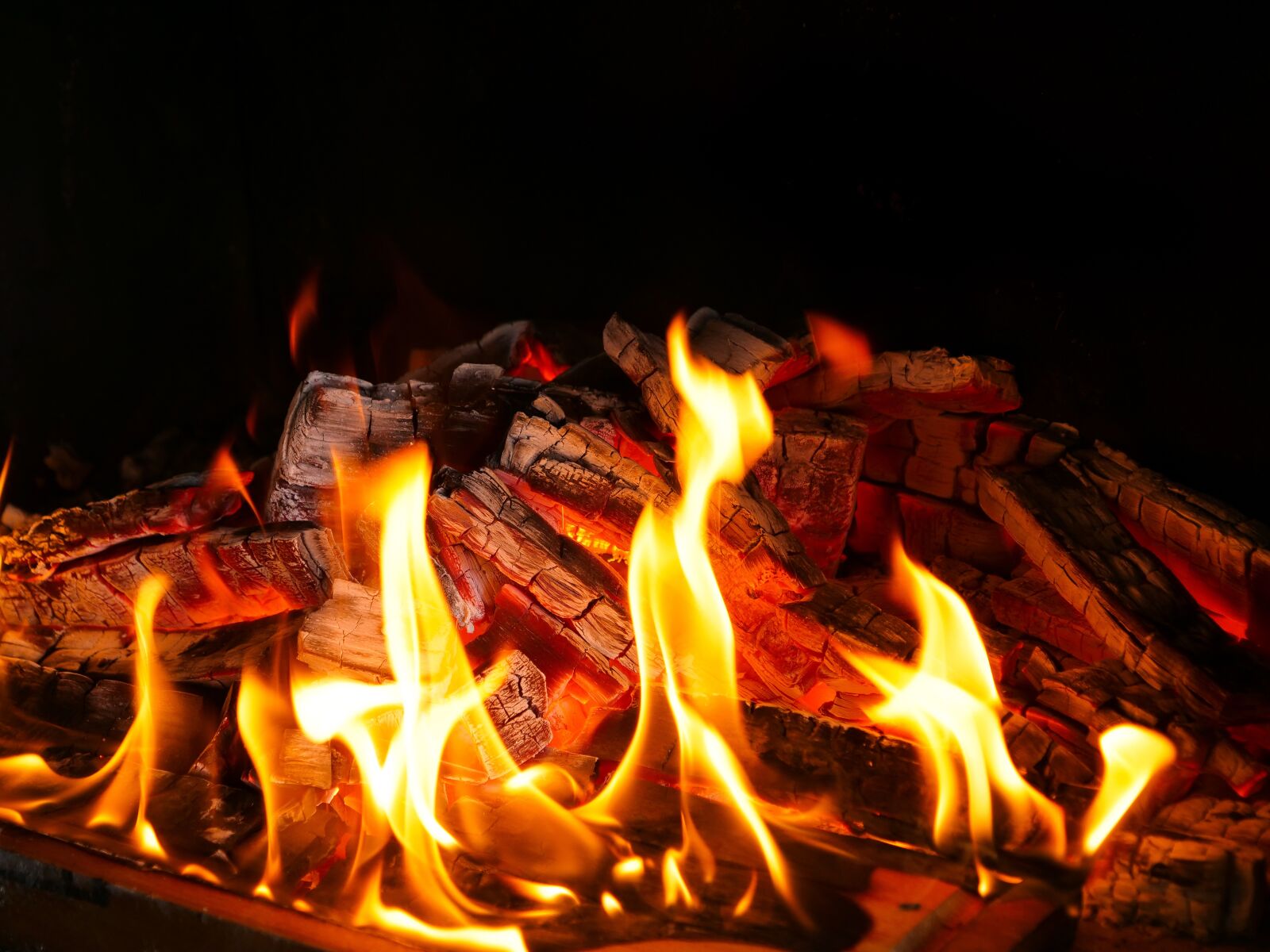LEICA DG 12-60/F2.8-4.0 sample photo. Flare-up, heat, fireplace photography