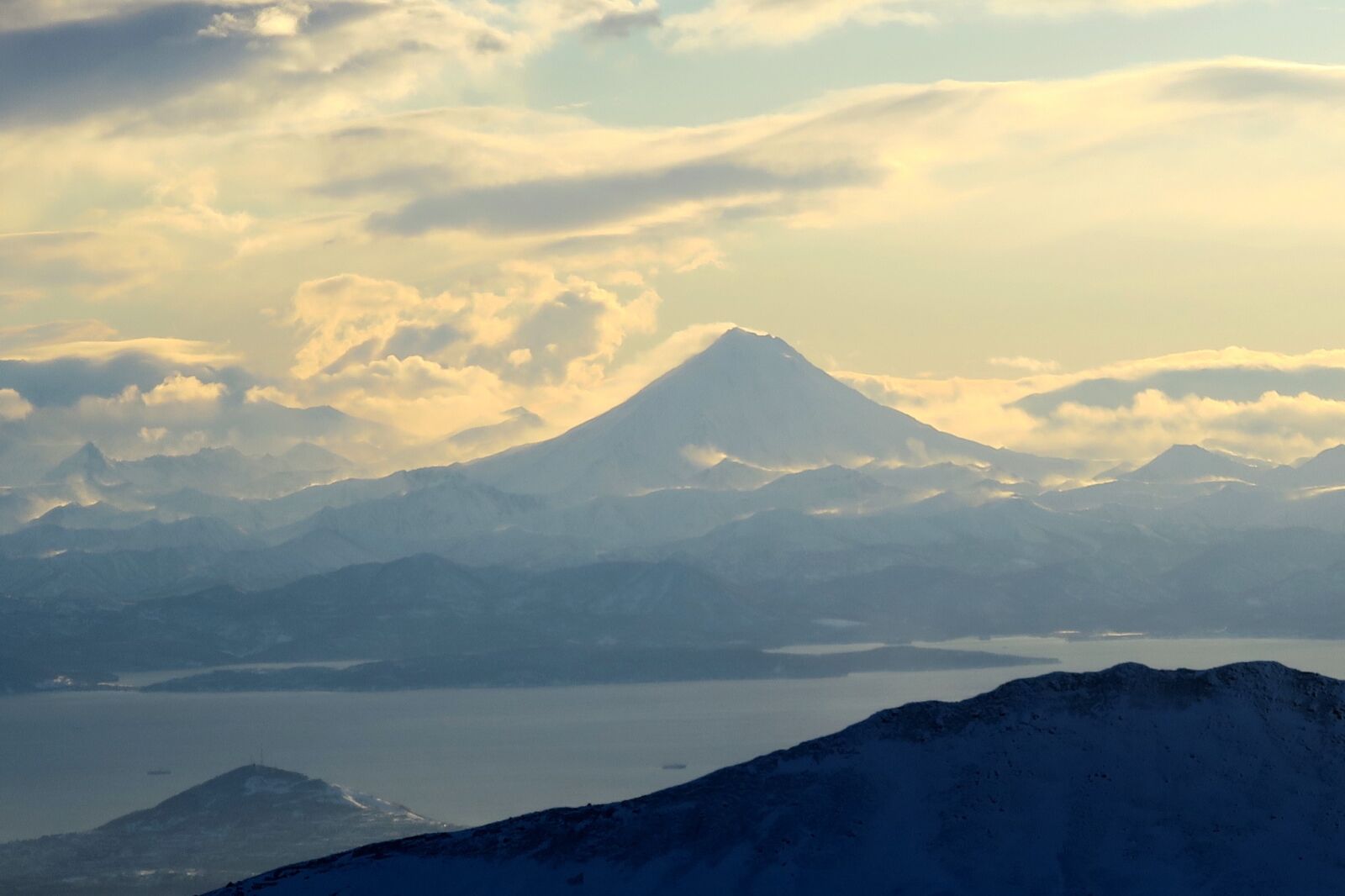 Canon PowerShot G7 X sample photo. Volcano, mountains, bay photography