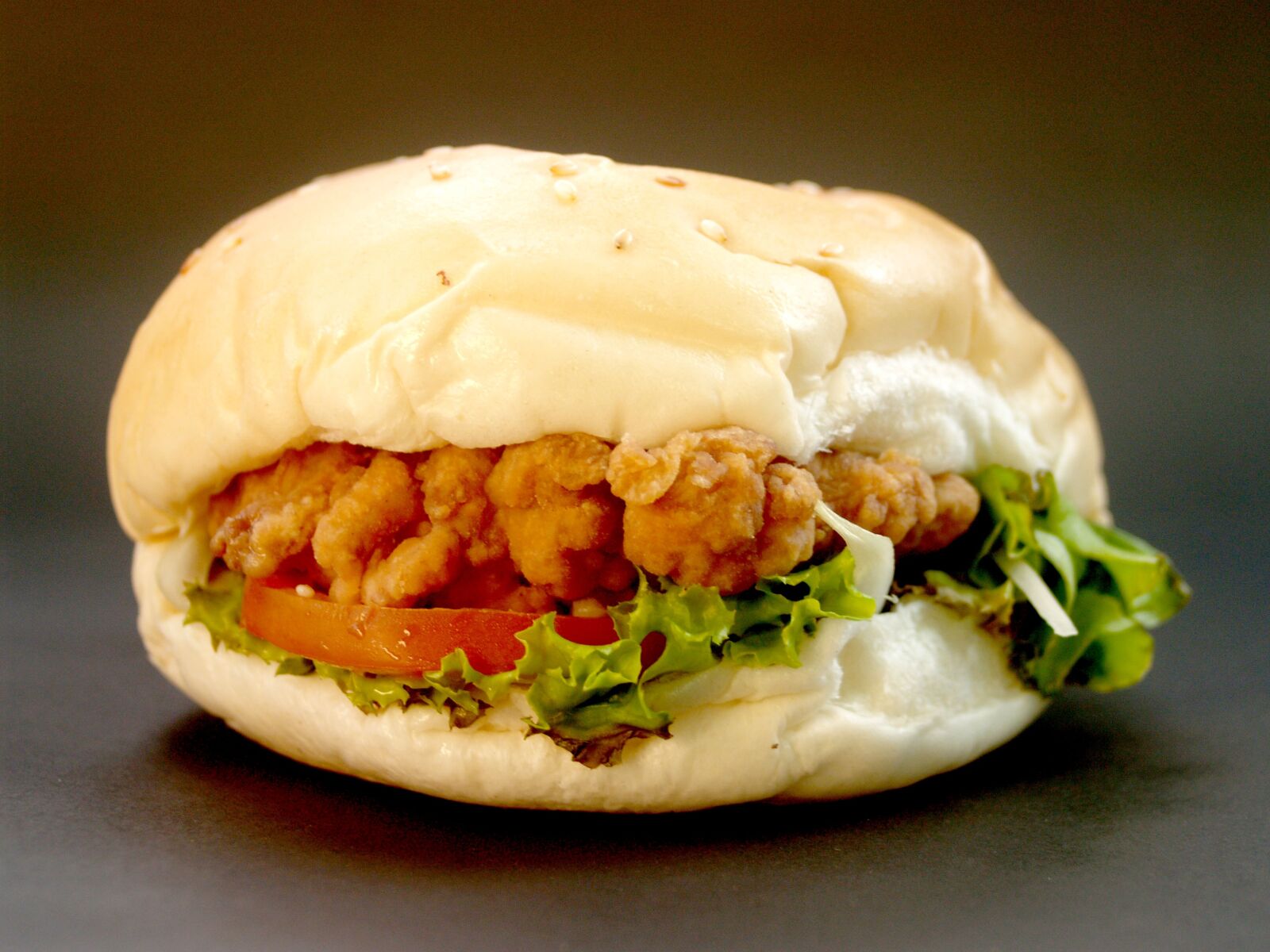 Olympus E-300 (EVOLT E-300) sample photo. Hamburger, burger, bun photography