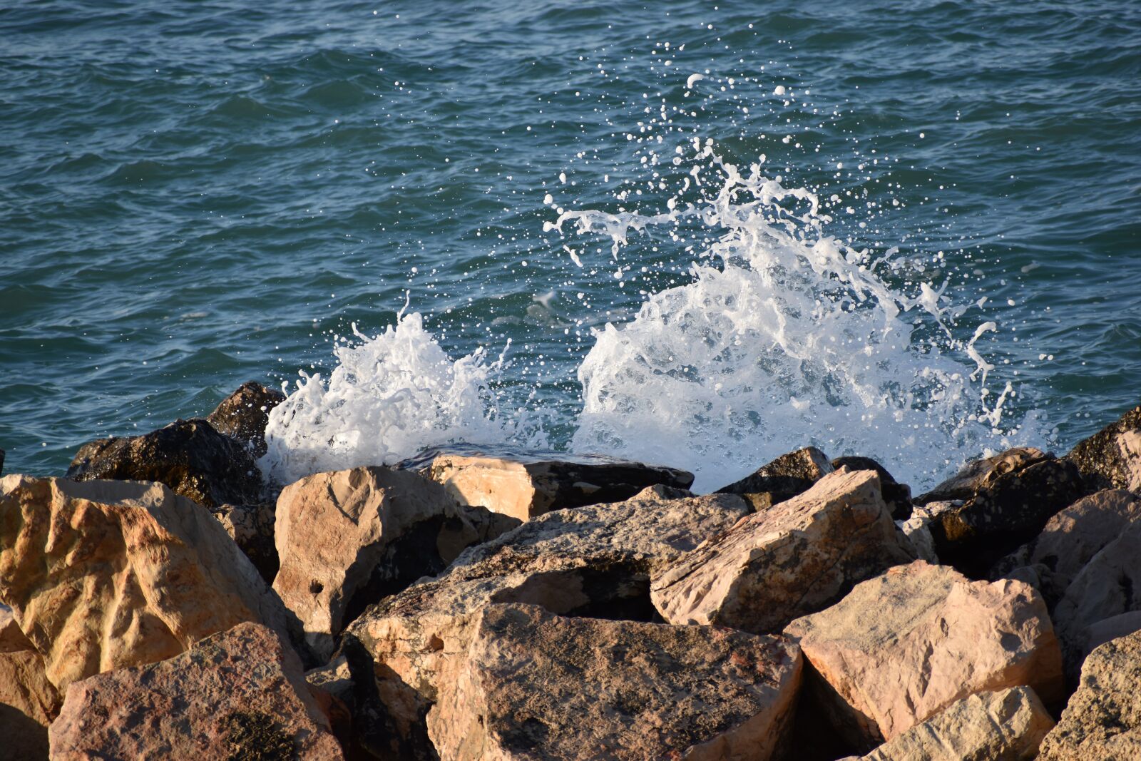 Nikon D5600 sample photo. Rocks, sea, waves photography
