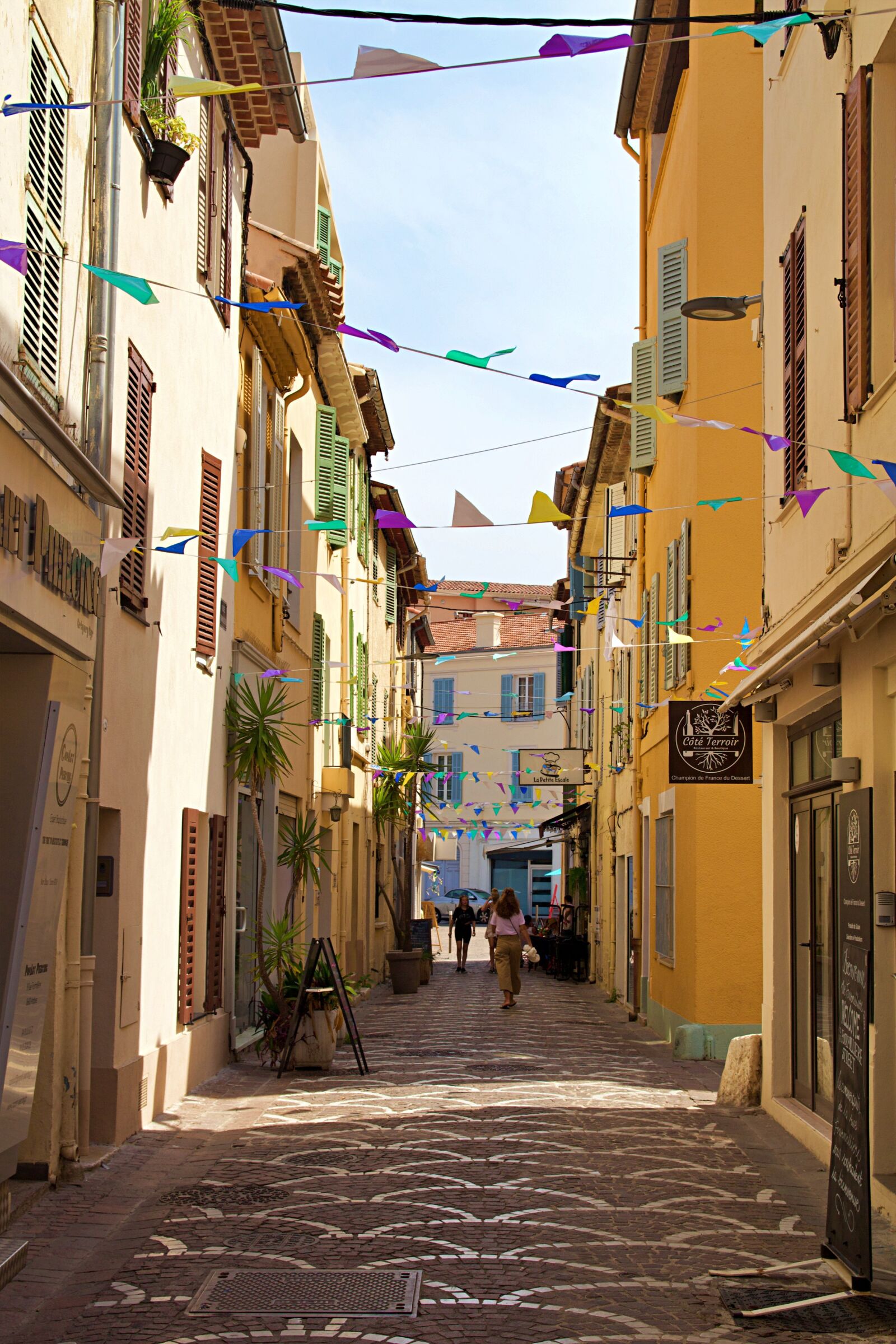 Canon EOS 600D (Rebel EOS T3i / EOS Kiss X5) sample photo. France, antibes, summer photography