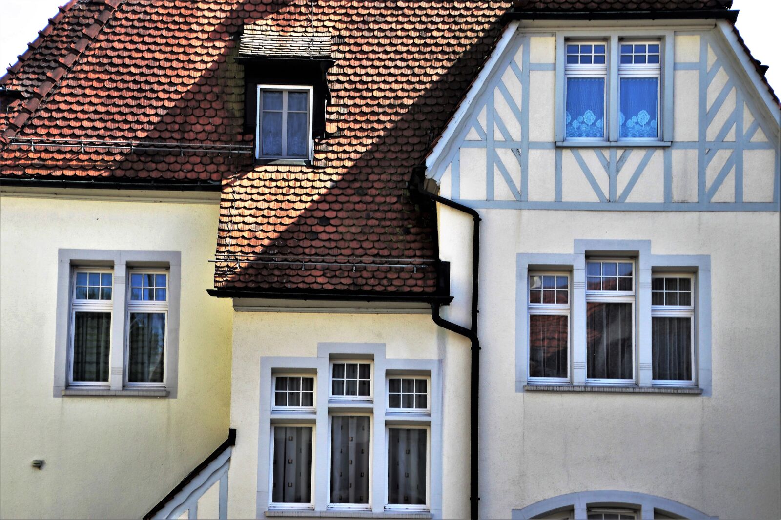 Canon EOS 80D sample photo. The window, architecture, house photography