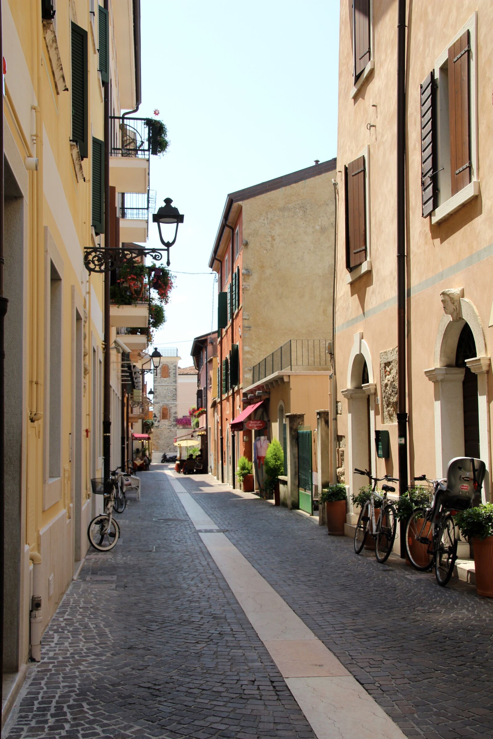 Canon EOS 600D (Rebel EOS T3i / EOS Kiss X5) sample photo. Alley, italy, historic center photography