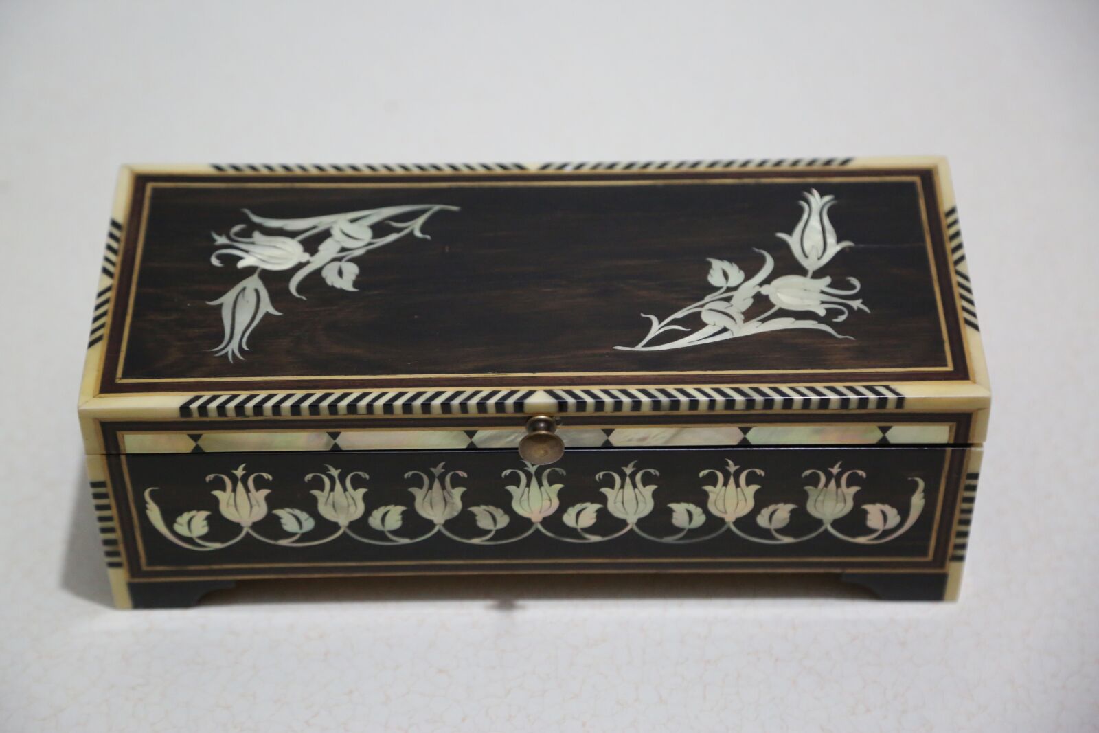Canon EF 24-105mm F4L IS USM sample photo. Antique, wood, pearl inlay photography